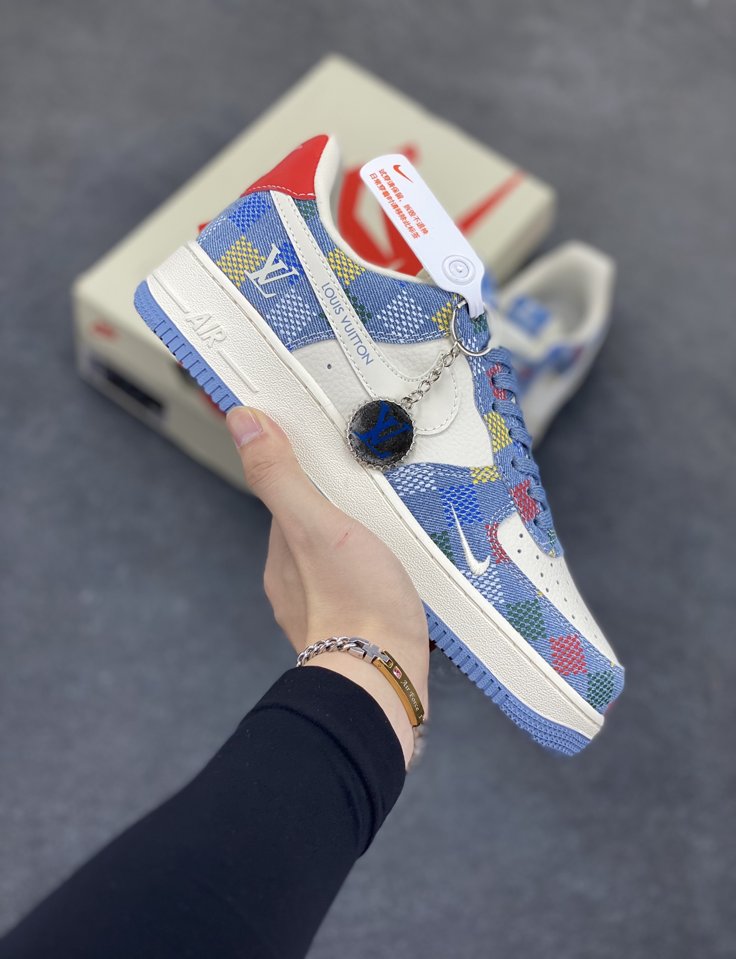 NIke Air Force 1 \’07 Low “LV联名——彩色牛仔”空军一号 低帮 运动鞋 休闲鞋 折边针车 工艺难度大 原楦头原纸板 原装鞋盒 定制五金配件 内置全掌气垫 原厂鞋底 货号:XL1979-101 尺码:36 36.5 37.5 38 38.5 39 40 40.5 41 42 42.5 43 44 44.5 45-选品中心