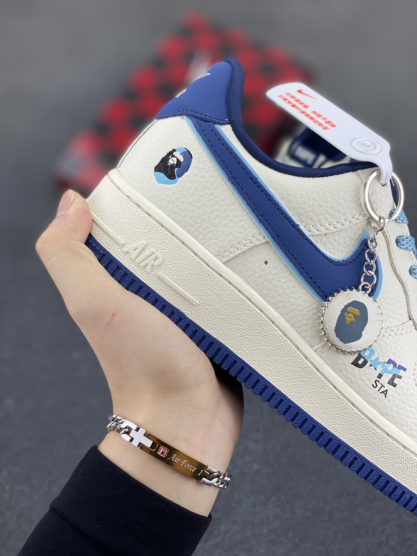 图片[6]-NIke Air Force 1 \’07 Low “Bape联名——米蓝缝线”空军一号 低帮 运动鞋 休闲鞋 折边针车 工艺难度大 原楦头原纸板 原装鞋盒 定制五金配件 内置全掌气垫 原厂鞋底 货号：KB1688-002 尺码：36 36.5 37.5 38 38.5 39 40 40.5 41 42 42.5 43 44 44.5 45-选品中心