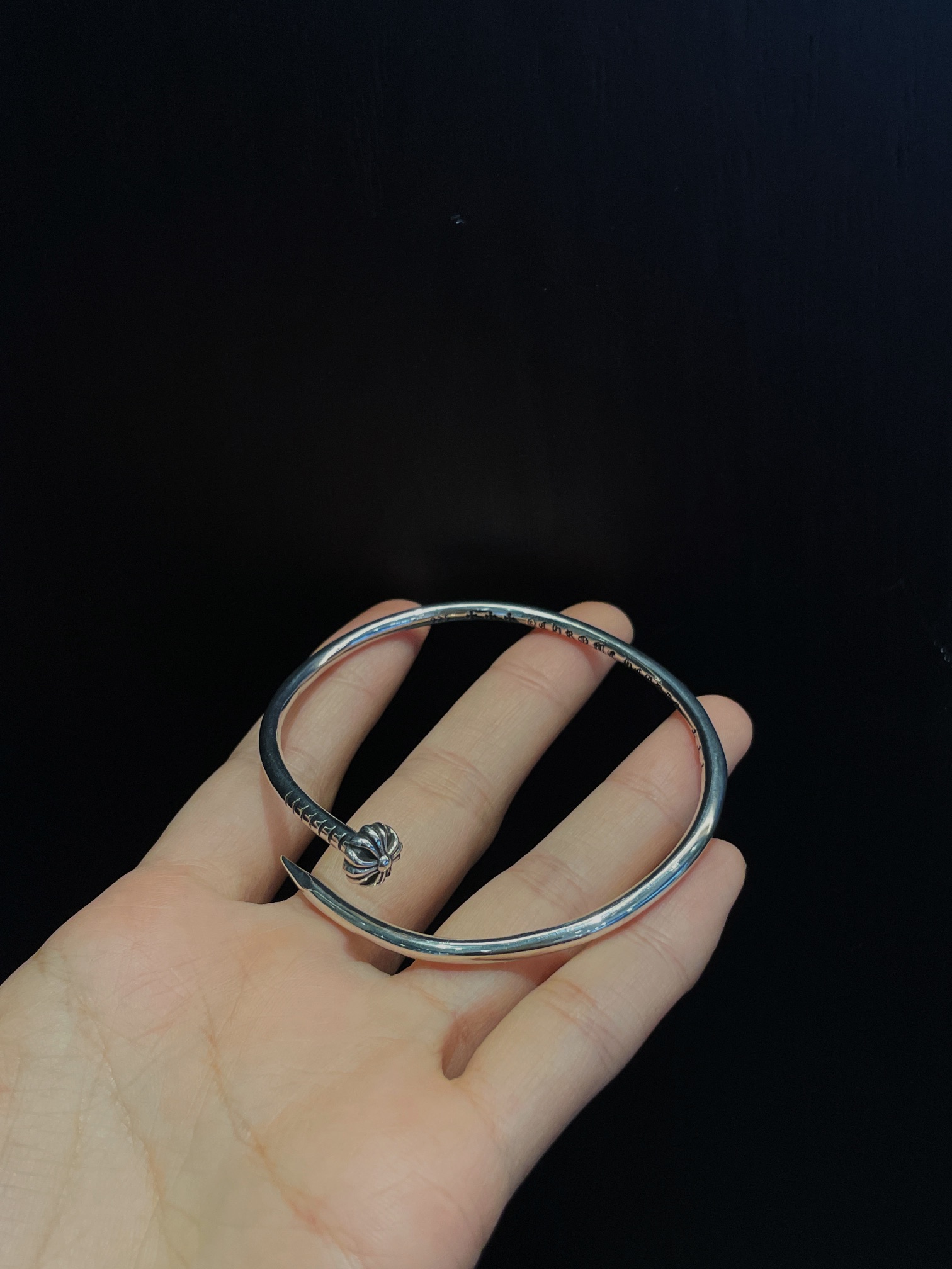 “Chrome Hearts Croak Bracelets: Stylish Accessories for Any Outfit in Average Size” - 图片 7