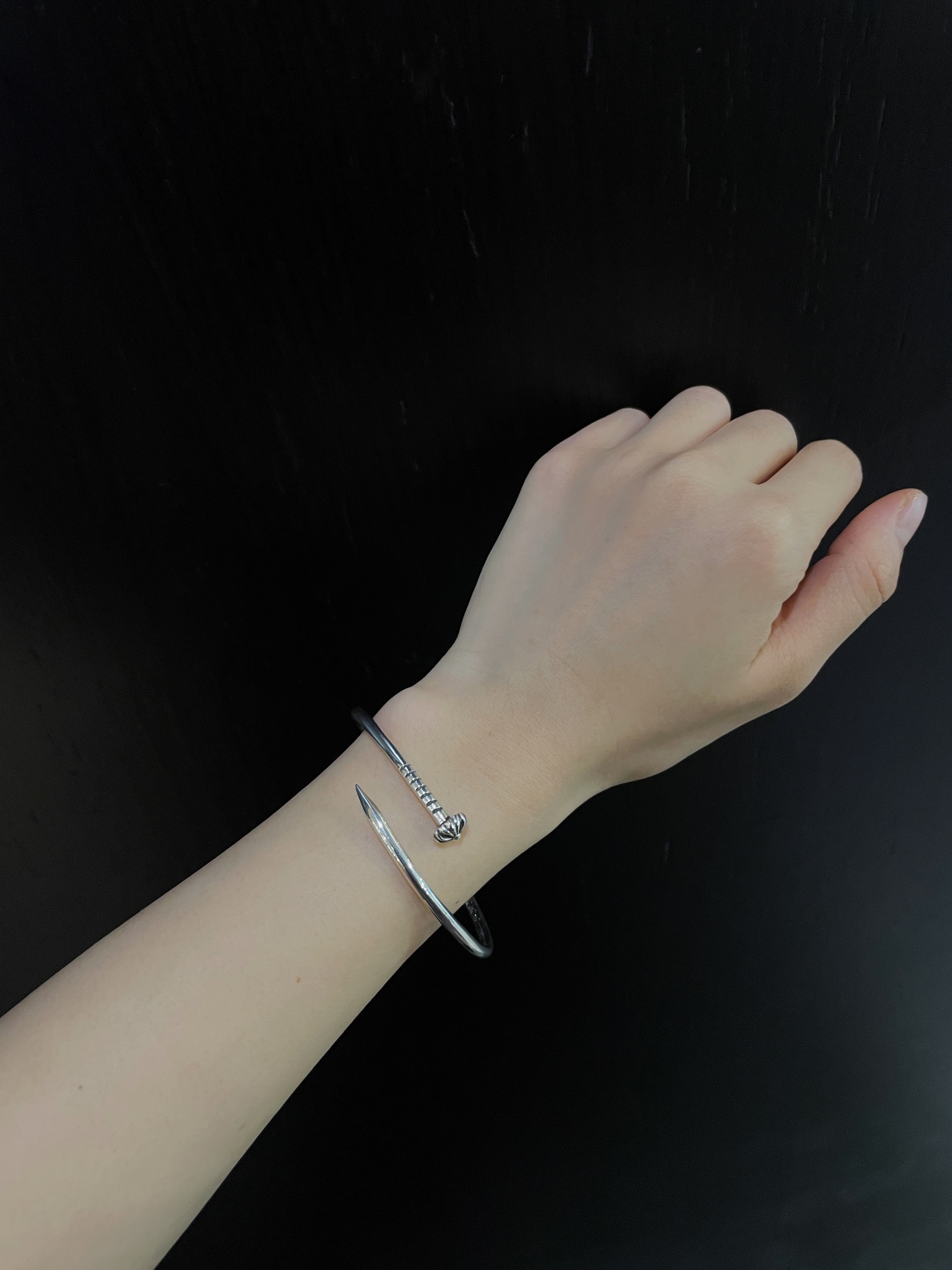 “Chrome Hearts Croak Bracelets: Stylish Accessories for Any Outfit in Average Size” - 图片 9