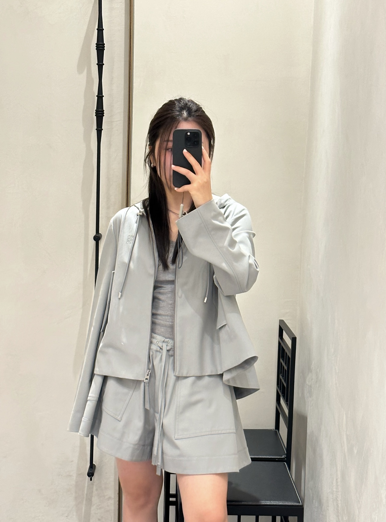 Fashionable Autumn Outfit: Hat Jacket, Hooded Zipper Suit, Large-Legged Shorts. - 图片 6