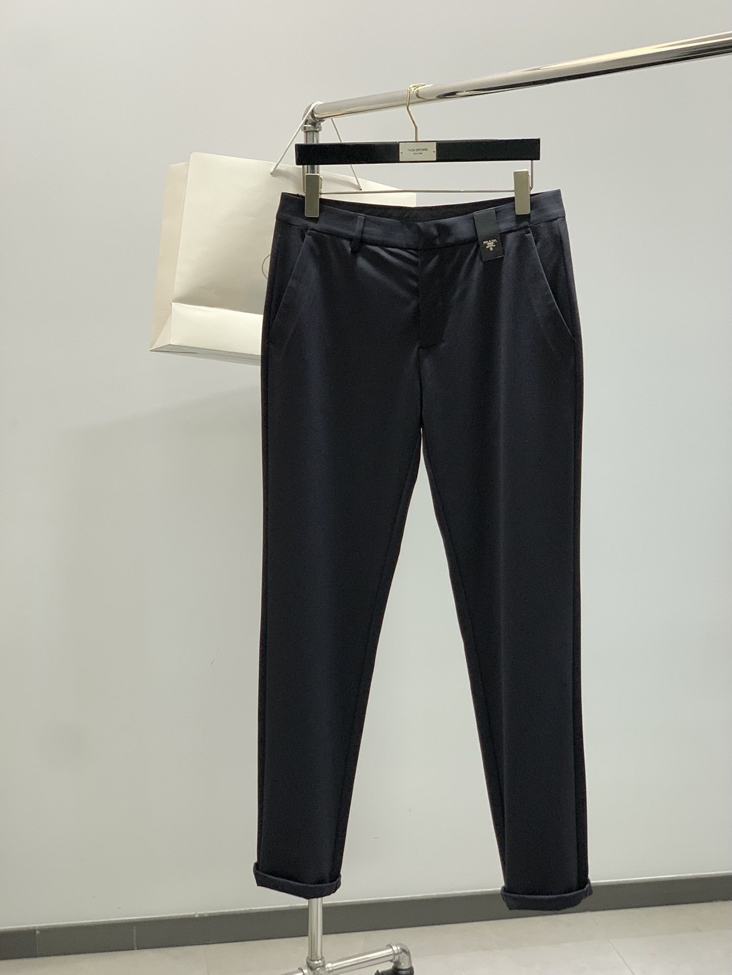 “PRADA Spring 2025 Fashion: Synchronised Cabinets, Top-Quality Fabrics, High-Grade Designs” - 图片 1