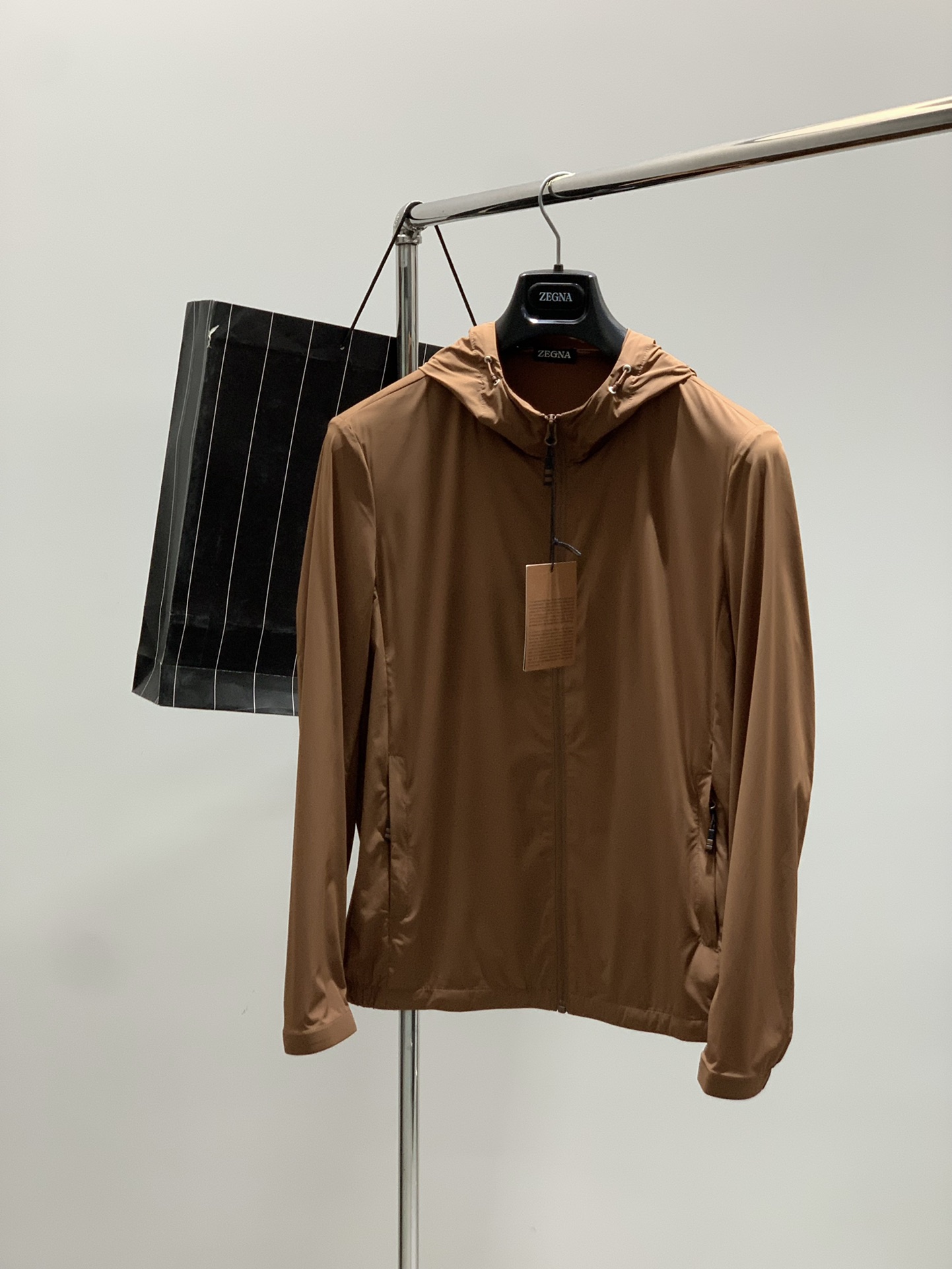 NO:442115,,Jeria New ultra-thin sun protection jacket material nylon spandex Suitable for seasons Spring, Autumn, Winter Collar hooded Sleeve long sleeves Sleeve regular sleeves Sleeve regular sleeves Sleeve regular fit style Other Thickness Regular Size M-4XL M L XL2XL3XL 4XL Length 69 71 73 75 76 78 Bust 106110 114 118 122 126 Shoulder width 44 46.47 48 49 51 Sleeve length 60 61 62 6465 66,,jackets & coats,hats,alexander wang19860909,杰力亚 新款超薄 防晒 夹克 材质锦纶 氨纶 适用季节春 秋,冬 领型连帽 袖长长袖 袖型常规袖 衣长常规 版型合身 款式其他 厚度常规 尺码 M-4XL  M L XL2XL3XL 4XL  衣长 69 71 73 75 76 78 胸围 106110 114 118 122 126 肩宽 44 46.47 48 49 51 袖长 60 61 62 6465 66,,jackets & coats,hats,alexander wang,Men's clothing