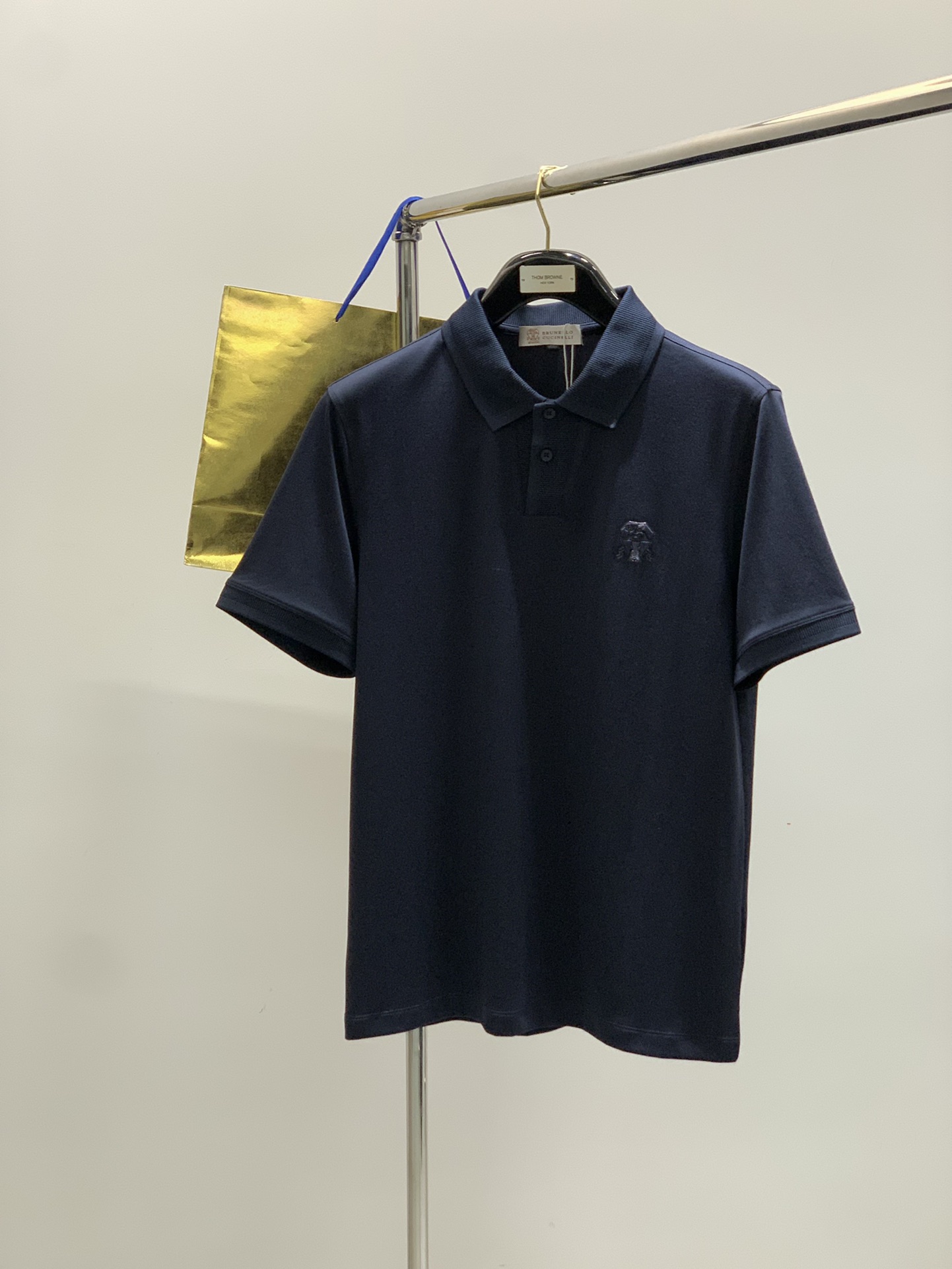 NO:440197,,BC Lapel Short Sleeve Material Cotton Modal Spandex Polyester Suitable for seasons Spring, Summer, Autumn, Collar Lapel Sleeve Long Short Sleeve Sleeve Regular Sleeve Sleeve Regular Sleeve Sleeve Length Regular Sleeve Sleeve Fit Style Other Color Black Dark Blue Thickness Regular Size 48-56 4850 52 54 56 Length 6667 6971 73 Shoulder Width 4344 46 47.5 49 Bust 4951 53 55 57 Sleeve Length 20.52121.5 2222.5,,T-shirt,alexander wang19860909,BC 翻领 短袖 材质棉 莫代尔 氨纶 聚酯纤维 适用季节春 夏 秋, 领型翻领 袖长短袖 袖型常规袖 衣长常规 版型合身 款式其他 颜色 黑色 深蓝色 厚度常规 尺码 48-56  4850 52 54 56 衣长 6667 6971 73  肩宽 4344 46 47.5 49 胸围 4951 53 55 57 袖长20.52121.5 2222.5,,T-shirt,alexander wang,Men's clothing