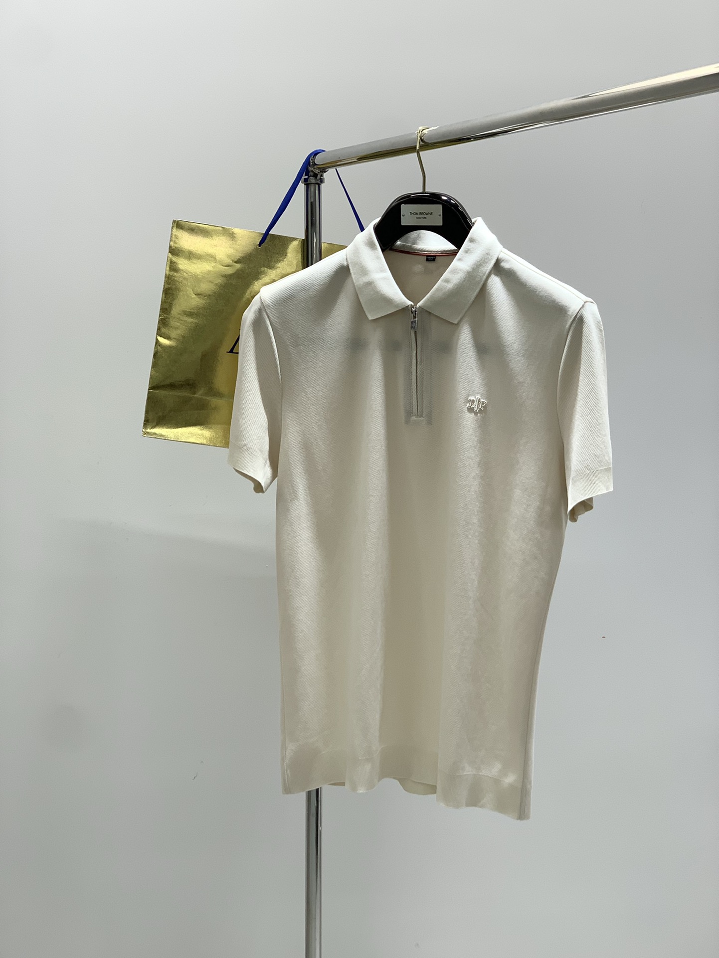 NO:440190,,LP short sleeves Material cotton, polyester fiber Suitable for seasons, spring, summer, autumn, collar lapel, sleeve length, short sleeves, sleeve regular sleeves, regular sleeves, regular sleeves, regular fit, style, other, regular thickness, size 48-56 4850 52 54 56 Length 6667 6971 73 Shoulder width 4344 46 47.5 49 Bust 4951 53 55 57 Sleeve length 20.52121.5 2222.5,,loro piano,T-shirt,alexander wang19860909,LP 短袖 材质棉, 聚酯纤维 适用季节春 夏 秋, 领型翻领 袖长短袖 袖型常规袖 衣长常规 版型合身 款式其他 厚度常规 尺码 48-56  4850 52 54 56 衣长 6667 6971 73  肩宽 4344 46 47.5 49 胸围 4951 53 55 57 袖长20.52121.5 2222.5,,loro piana,T-shirt,alexander wang,Men's clothing