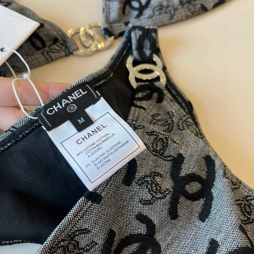 。

Chanel香奈儿比基尼泳衣 最新面料S M L XL