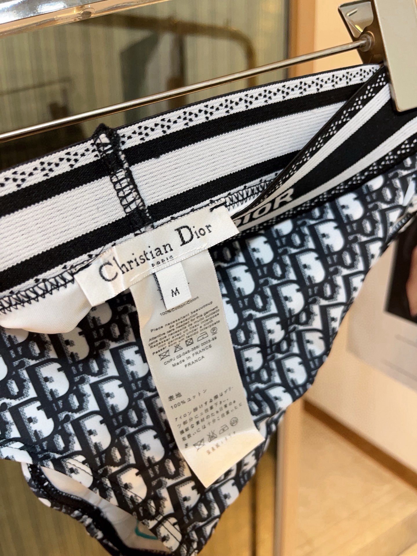 。

Dior迪奥分体比基尼👙sm L