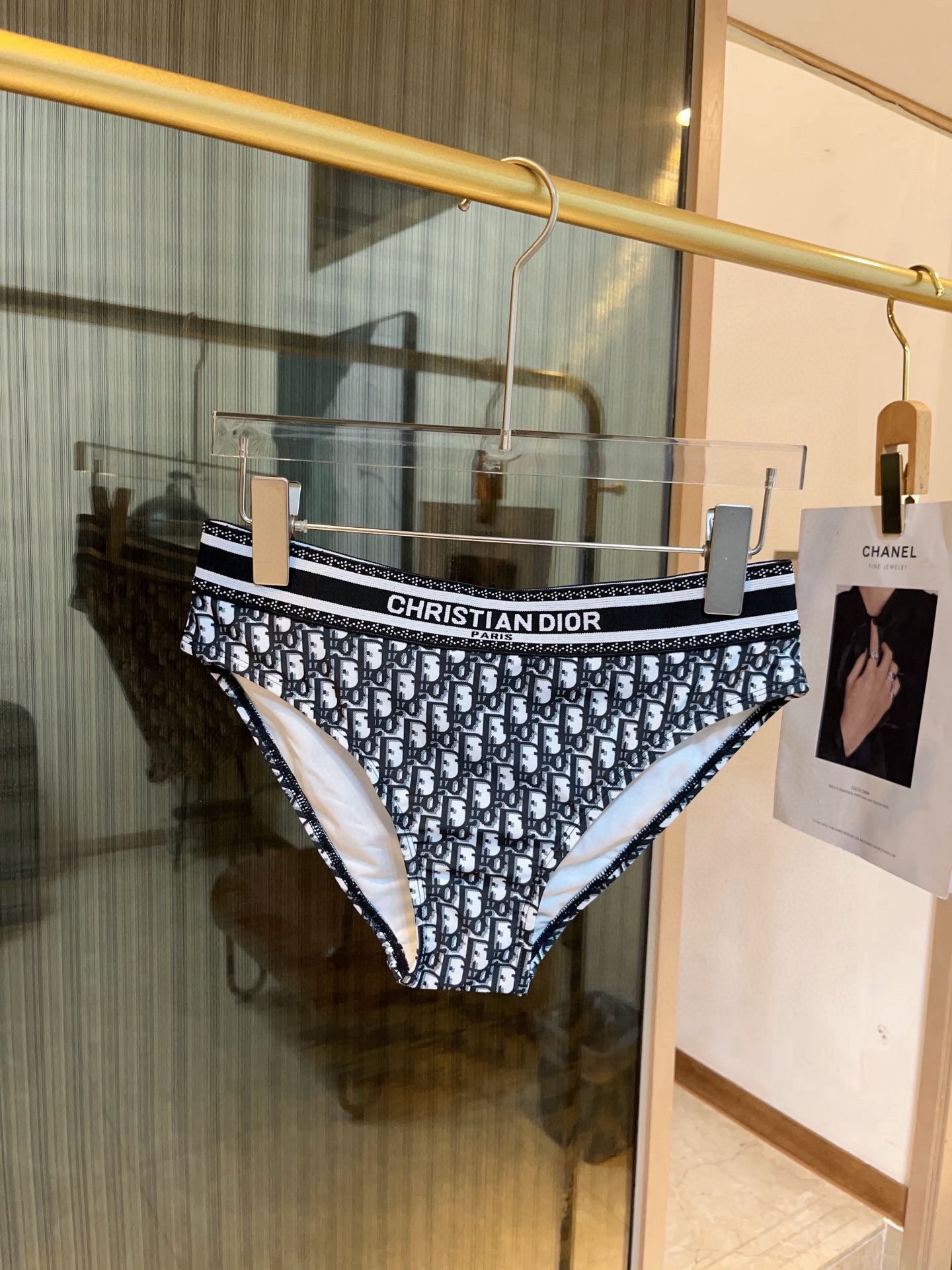 。

Dior迪奥分体比基尼👙sm L