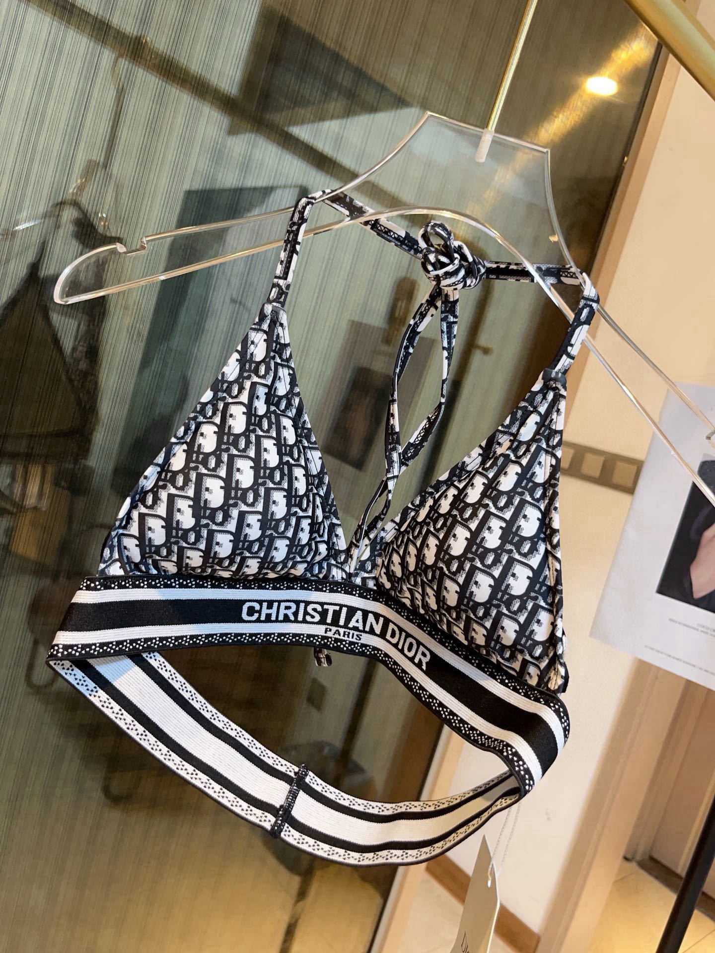 。

Dior迪奥分体比基尼👙sm L