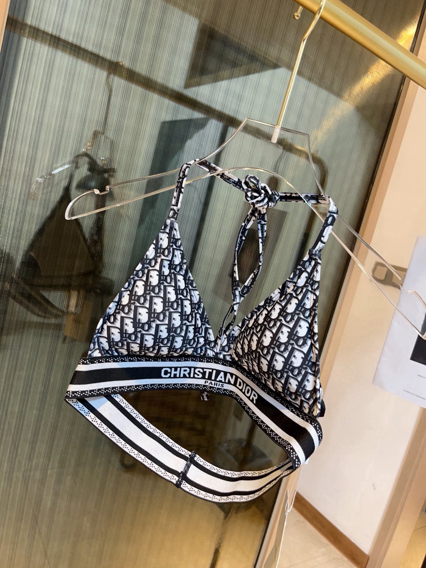 。

Dior迪奥分体比基尼👙sm L