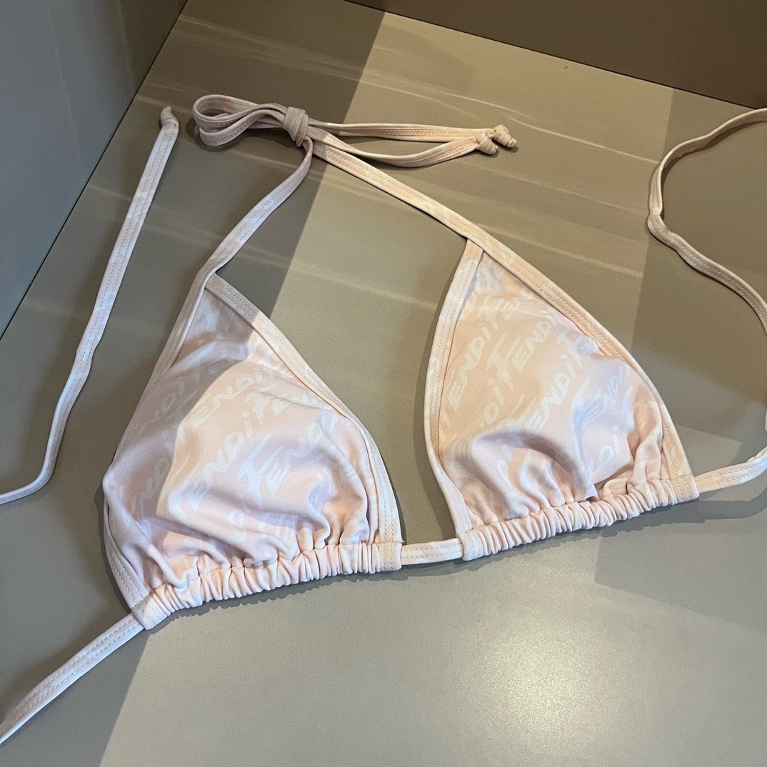 。
FD芬迪比基尼👙❤️😍🥰适合多种场景的游泳衣🏊‍♀️海边 游泳池 温泉 水上乐园 漂流都可以😌内搭外