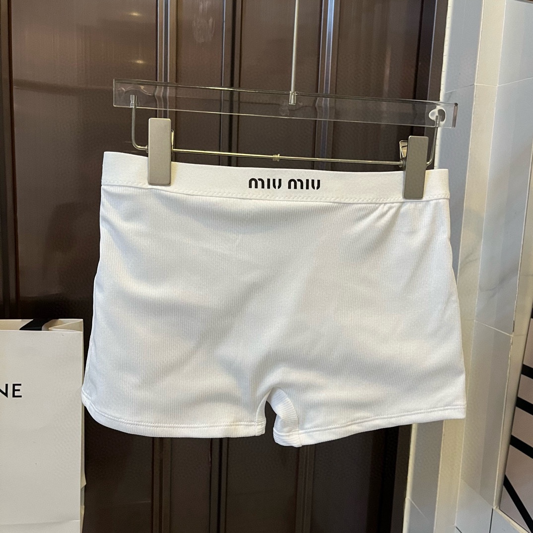 。
miumiu缪缪新款比基尼中古套装，吊带背心+三角打底裤分体泳衣 白色 S M L XL
