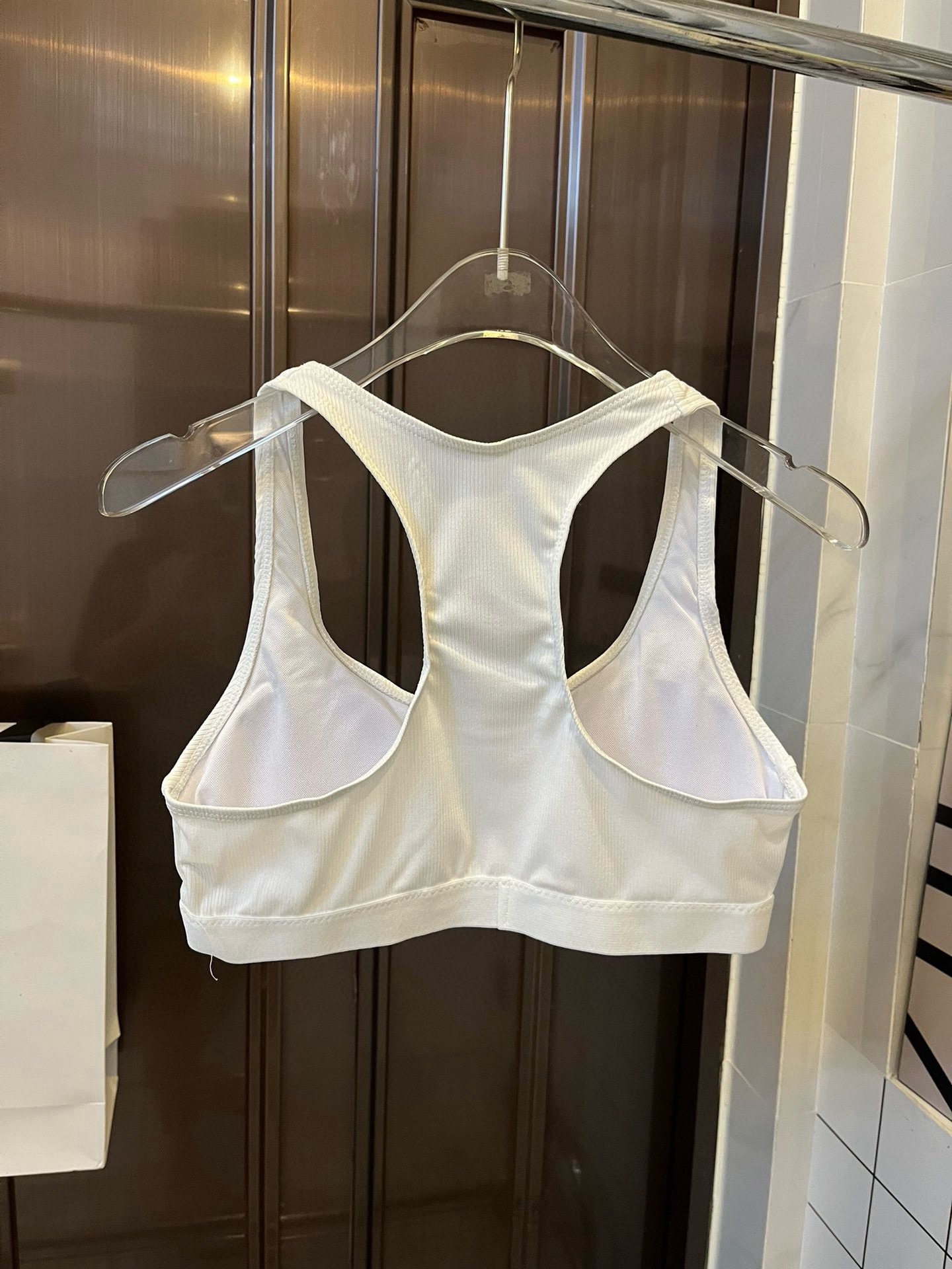 。
miumiu缪缪新款比基尼中古套装，吊带背心+三角打底裤分体泳衣 白色 S M L XL