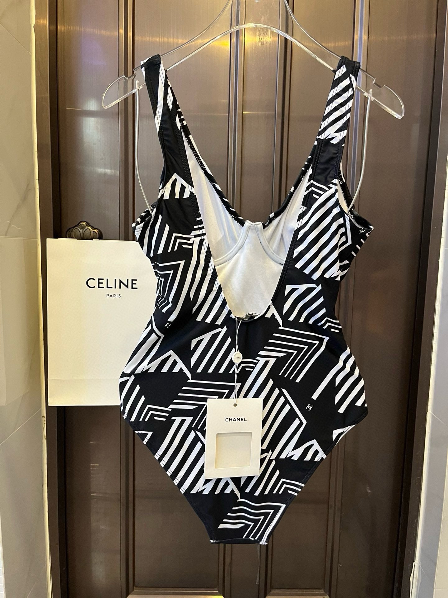 。

Chanel香奈儿官方新款连体泳衣比基尼，名媛度假出游必备，S M L XL