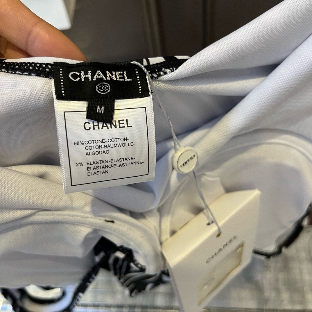 。

Chanel香奈儿官方新款连体泳衣比基尼，名媛度假出游必备，S M L XL