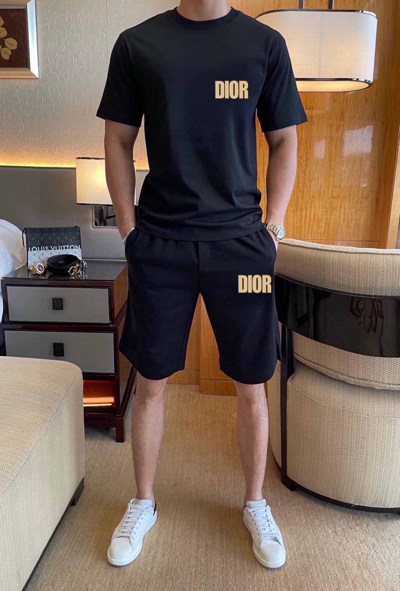 Dior 品牌【DIOR 迪奥】 2025新款男士短袖短裤套装 销售 市面高端版本 手感细腻柔软 让你穿着更加舒适 立体裁剪版型超赞 尺码:M-5XL下单请报身高体重