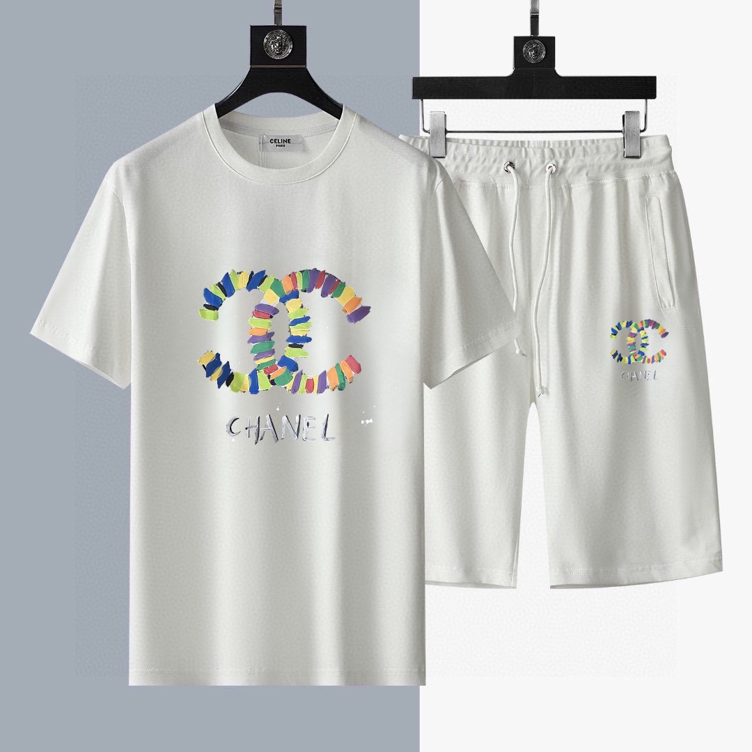 Chanel 品牌【CHANEL香奈儿】 2025新款男士短袖短裤套装 销售 市面高端版本 手感细腻柔软 让你穿着更加舒适 立体裁剪版型超赞 尺码:M-5XL下单请报身高体重