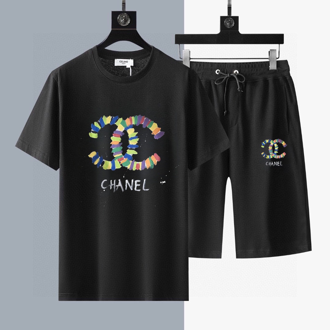 Chanel 品牌【CHANEL香奈儿】 2025新款男士短袖短裤套装 销售 市面高端版本 手感细腻柔软 让你穿着更加舒适 立体裁剪版型超赞 尺码:M-5XL下单请报身高体重