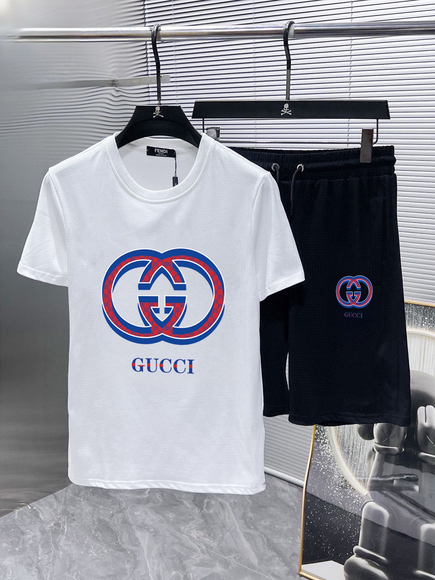Gucci 品牌【GUCCI 古奇】 2025新款男士短袖短裤套装 销售 市面高端版本 手感细腻柔软 让你穿着更加舒适 立体裁剪版型超赞 尺码:M-5XL下单请报身高体重