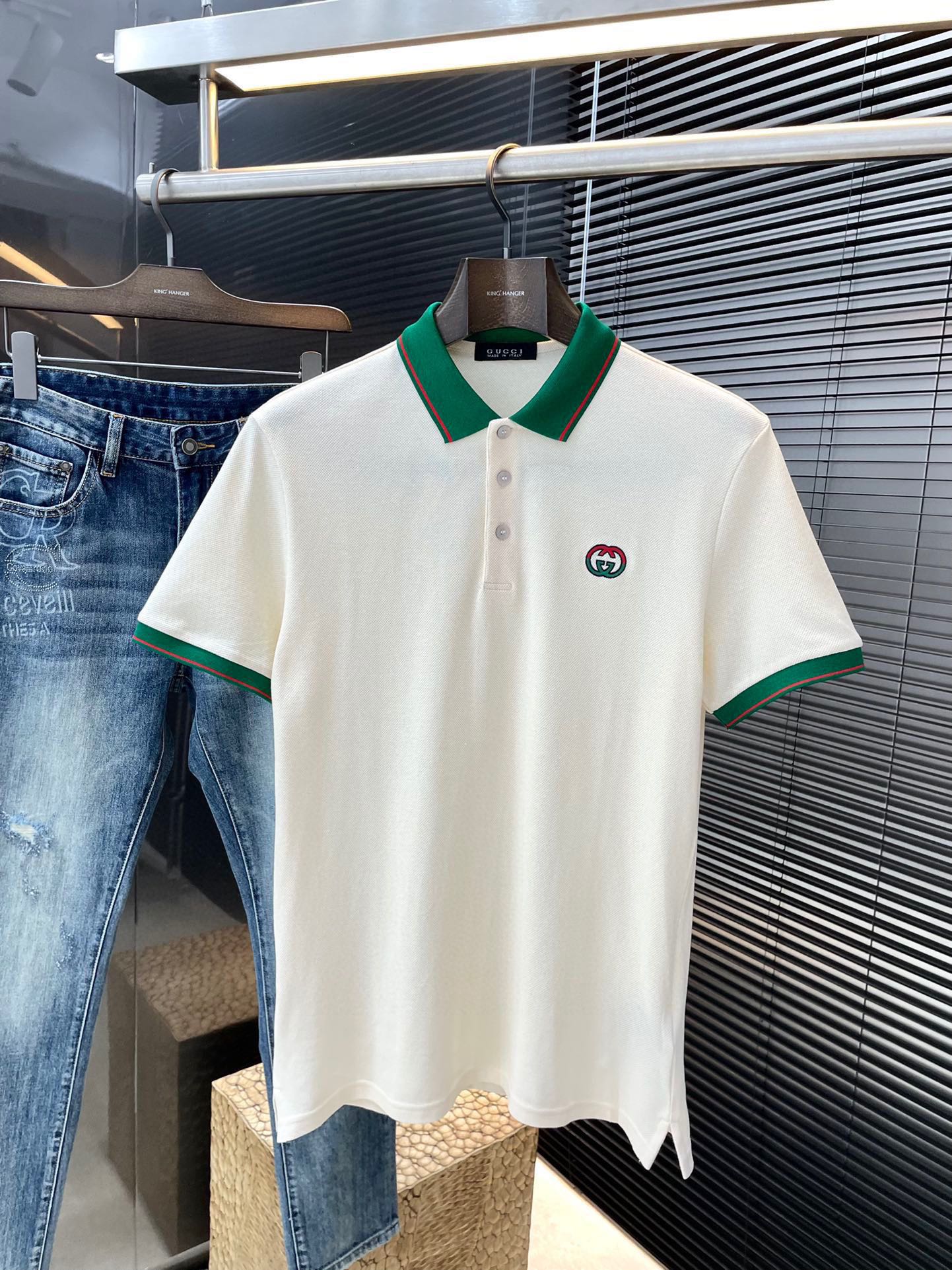 NO:440053,P Gucci's latest POLO short-sleeved sleeves are made of the latest cotton fabric, which is resistant to washing and not easy to fade. It has soft touch and soft and comfortable ingredients. Classic design style. Special customization. Simple cutting and splicing reflects the extraordinary craftsmanship of workers and is full of high-end fashion!  The style is quite good at casual and versatile. Size M-3XL, gucci, gucci, T-shirt, alexander wang19860909P  Gucci（古驰）最新款POLO短袖,采用最新全棉面料,耐水洗不易掉色,手感柔软、成分柔软舒适 经典设计风格 特殊定制 简单的裁剪方式拼接,体现出工人不凡的工艺,高端时尚感十足！版型相当赞休闲百搭款.尺码 M-3XL,,gucci,gucci,T-shirt,alexander wang,Men's clothing