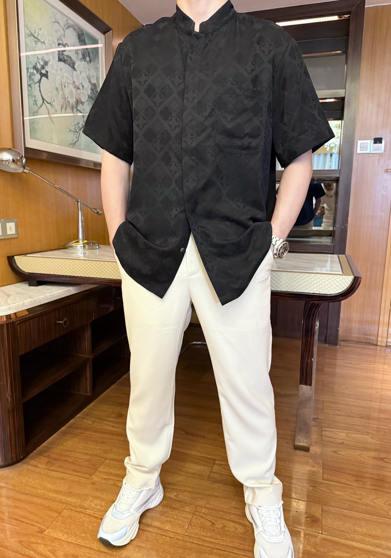 NO:441920,Louis Vuitton - the latest hot shirts in 2025 are shipped, and the best-selling items in Europe and the United States!  Selected custom copper-ammonia jacquard craft imported from Italy. The fabric is soft and has a high-end feel. It matches the simple design, which shows the taste. It is very good for business and leisure. The code number is 48-56 (model 173/130 wears 48, with Hong Kong Lane Crawford gift box packaging),,louis vuitton,alexander wang19860909路易威登-2025最新爆款衬衣出货 欧美热销单品！精选意大利进口定制铜氨丝提花工艺 面料光泽柔和 高级感满满 搭配简约的设计,相当彰显品味 商务休闲都非常不错.码数48-56（模特173/130穿48、配香港连卡佛礼盒包装）,,louis vuitton,alexander wang,Men's clothing