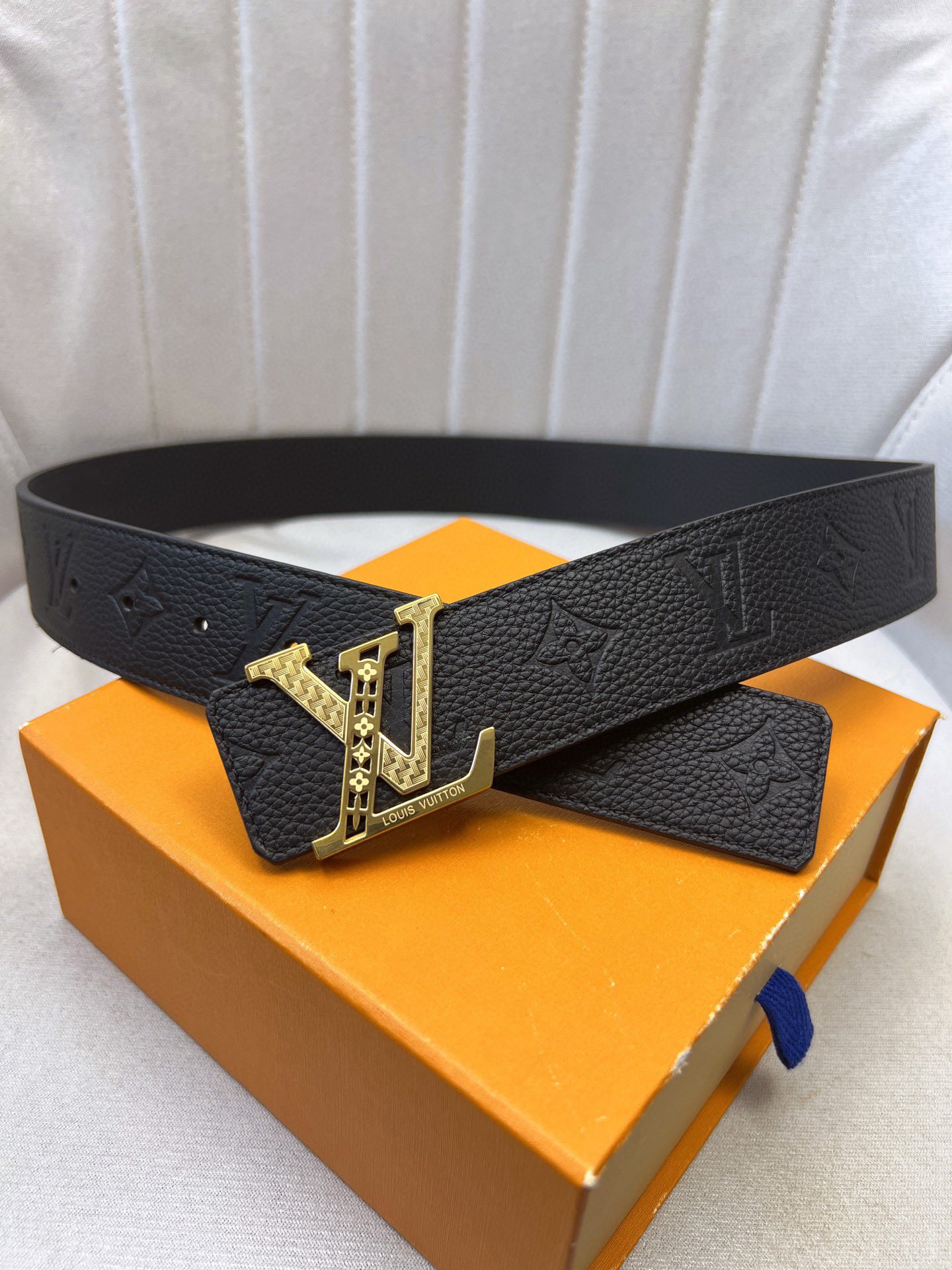 Original LV Belt with Gold Knitted Oxen-Skin Strips and Custom Leather Cabinet - 图片 3