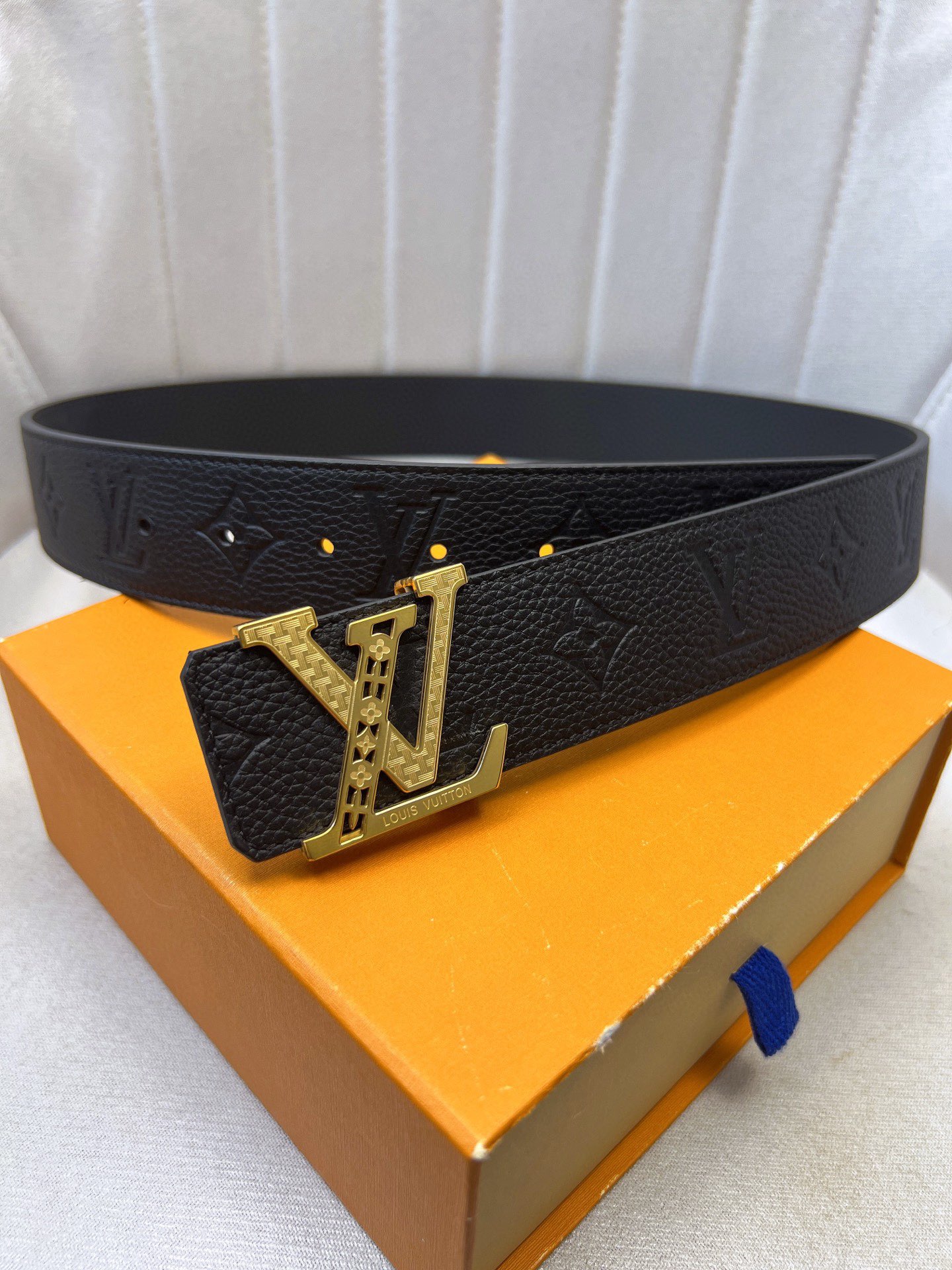 Original LV Belt with Gold Knitted Oxen-Skin Strips and Custom Leather Cabinet - 图片 2