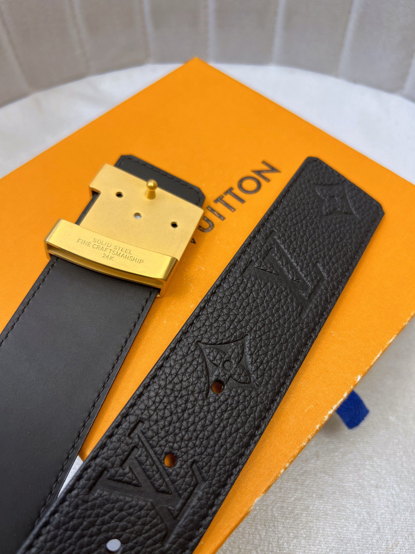 Original LV Belt with Gold Knitted Oxen-Skin Strips and Custom Leather Cabinet - 图片 6