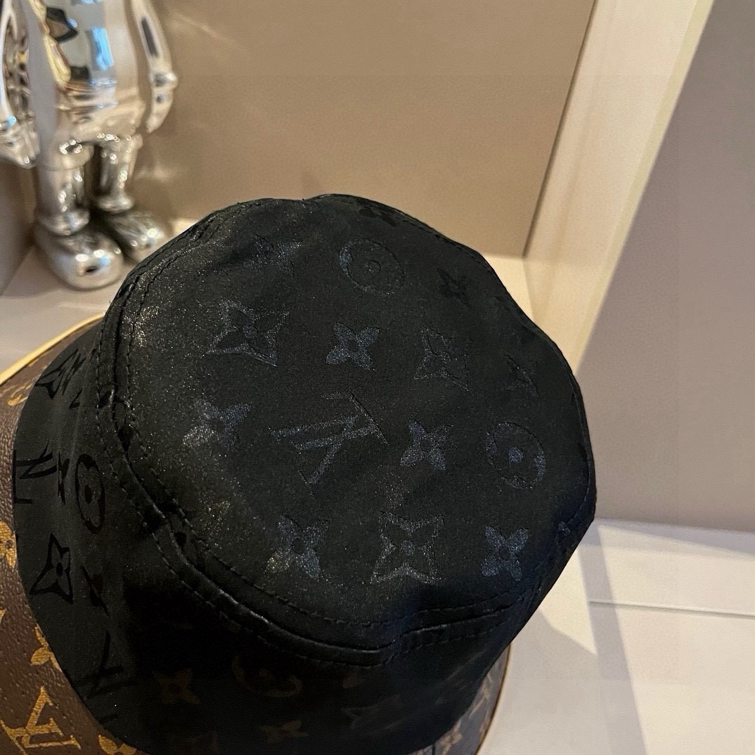 🆕

LV路易威登春夏款渔夫帽、头围57cm 男女通用