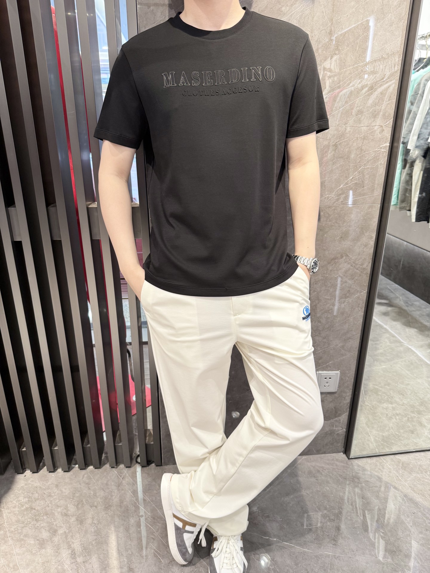 NO:442016,Dino luxury products - brand authentic 2025 latest round neck T-shirt shipment, hot-selling items in Europe and the United States!  Select custom European cotton fabrics from imported Italian brands!  The brand logo on the chest is matched with the latest design to highlight fashion!  Number of codes 48-56 (model 180/140 wears 50, with Hong Kong Lane Crawford gift box packaging), tees, t-shirt, alexander wang19860909Dino奢品-品牌正品2025最新圆领T恤出货 欧美热销单品！精选意大利进口品牌定制欧货棉面料！胸前的品牌标志搭配最新的设计,彰显时尚 ！码数48-56（模特180/140穿50,配香港连卡佛礼盒包装）,,tees，t-shirt,alexander wang,Men's clothing