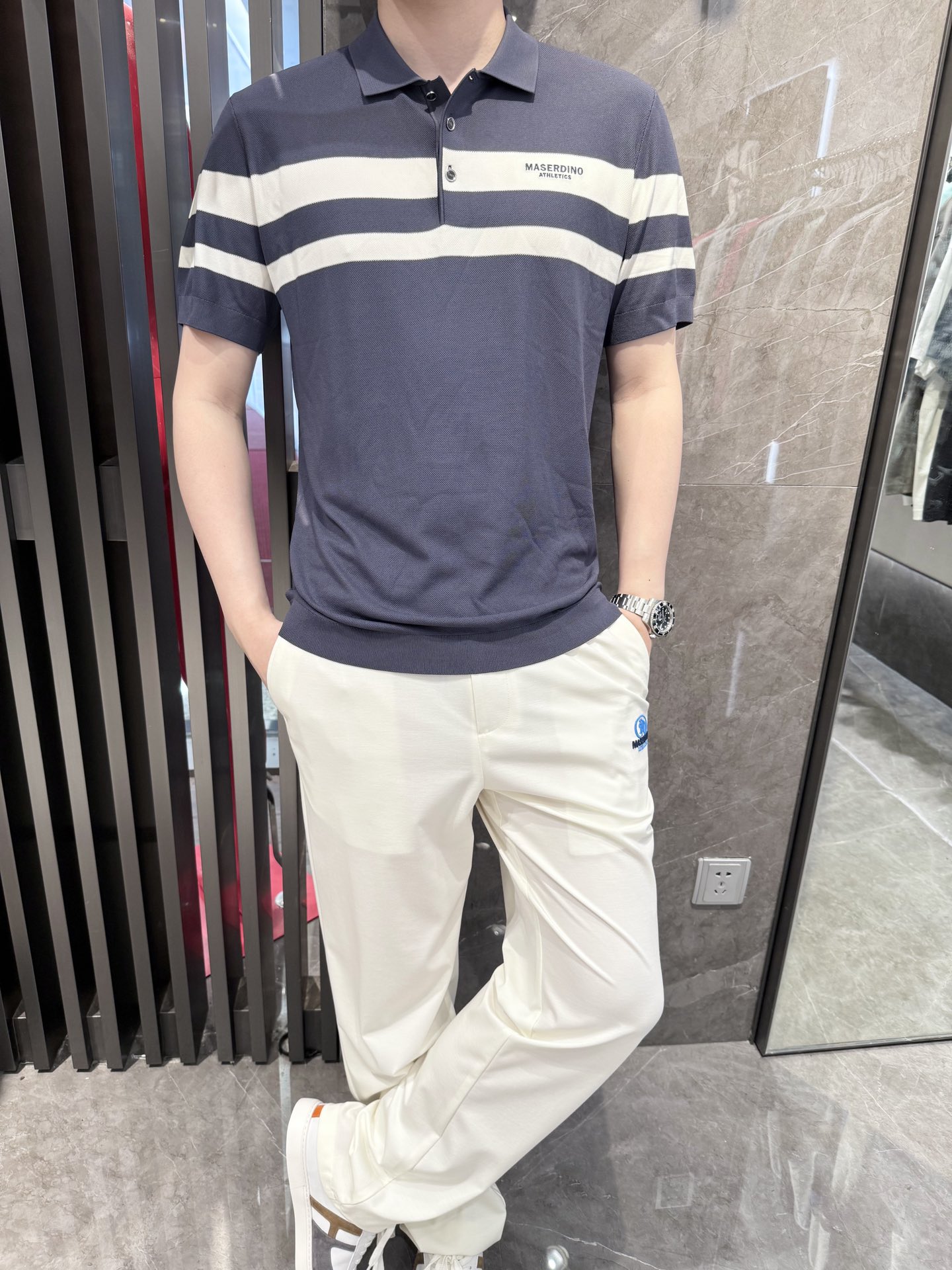 NO:441983,Dino luxury products - brand authentic products in 2025 latest polo shipments, hot-selling items in Europe and the United States!  Select custom recycled fiber fabrics from imported Italian brands, and the unique logo on the chest is matched with the latest design to highlight fashion!  Number of codes 48-56 (model 180/140 wears 50, with Hong Kong Lane Crawford gift box packaging), alexander wang19860909Dino奢品-品牌正品2025最新polo出货 欧美热销单品！精选意大利进口品牌定制再生纤维面料,胸前独特的标志搭配最新的设计,彰显时尚 ！码数48-56（模特180/140穿50,配香港连卡佛礼盒包装）,,alexander wang,Men's clothing