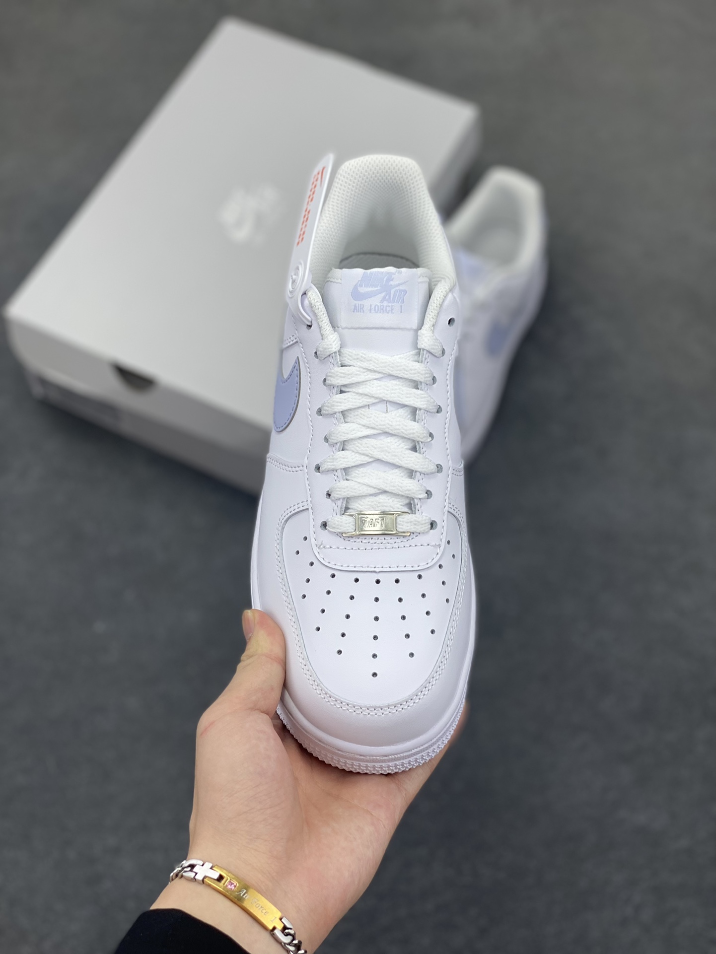 图片[2]-Nike Air Force 1‘07 Low 白浅灰 空军一号低帮休闲板鞋 原楦头原纸板 打造纯正空军版型#专注外贸渠道 全掌内置蜂窝气垫 #原盒配件 原厂中底钢印、拉帮完美 货号：FJ4146-117 尺码：36 36.5 37.5 38 38.5 39 40 40.5 41 42 42.5 43 44 44.5 45-选品中心
