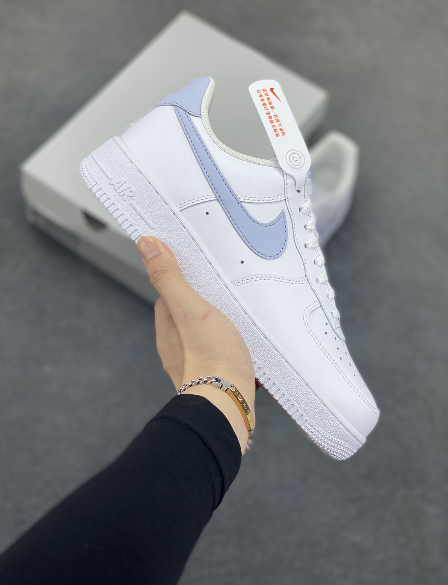 Nike Air Force 1‘07 Low 白浅灰 空军一号低帮休闲板鞋 原楦头原纸板 打造纯正空军版型#专注外贸渠道 全掌内置蜂窝气垫 #原盒配件 原厂中底钢印、拉帮完美 货号:FJ4146-117 尺码:36 36.5 37.5 38 38.5 39 40 40.5 41 42 42.5 43 44 44.5 45-选品中心