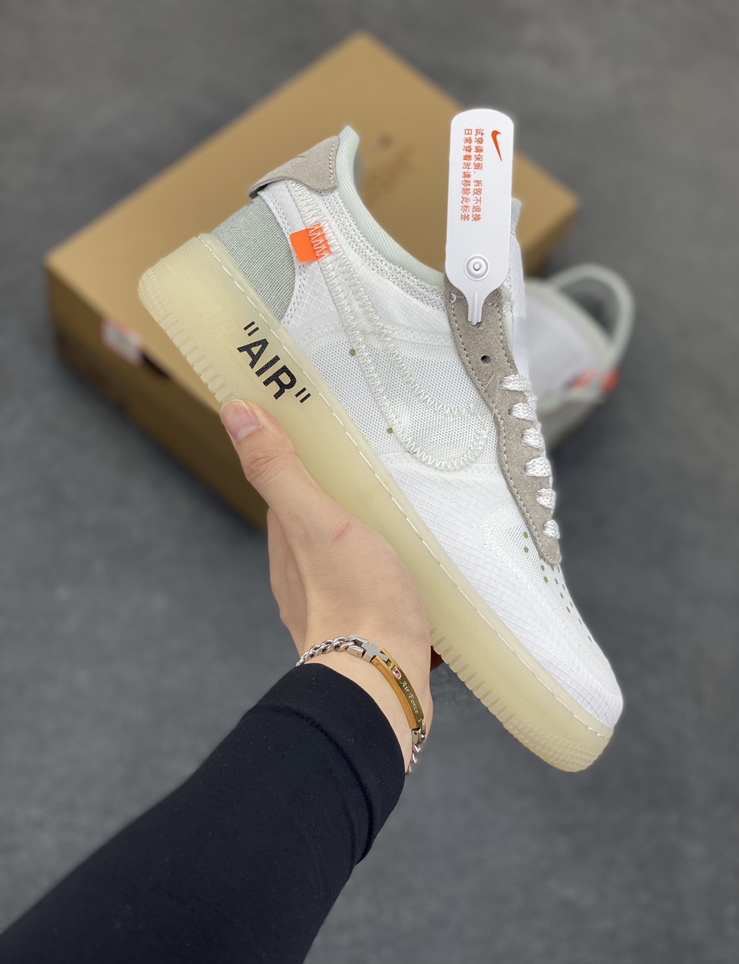 OFF-WHITE x NK Air Force 1 OW联名空军一号黑白#环保尼龙原配鞋带。柔软、弹性十足的缓震性能和出色的中底设计,横跨复古与现代的外型结合,造就出风靡全球三十多年的Force 1。 货号:AO4606-100 尺码:36 36.5 37.5 38 38.5 39 40 40.5 41 42 42.5 43 44 44.5 45-选品中心