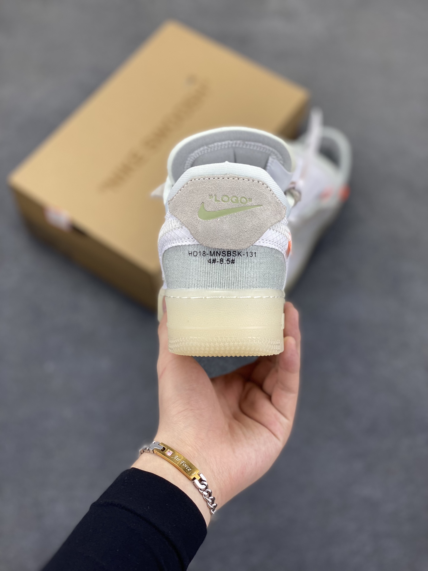 图片[4]-OFF-WHITE x NK Air Force 1 OW联名空军一号黑白#环保尼龙原配鞋带。柔软、弹性十足的缓震性能和出色的中底设计，横跨复古与现代的外型结合，造就出风靡全球三十多年的Force 1。 货号：AO4606-100 尺码：36 36.5 37.5 38 38.5 39 40 40.5 41 42 42.5 43 44 44.5 45-选品中心