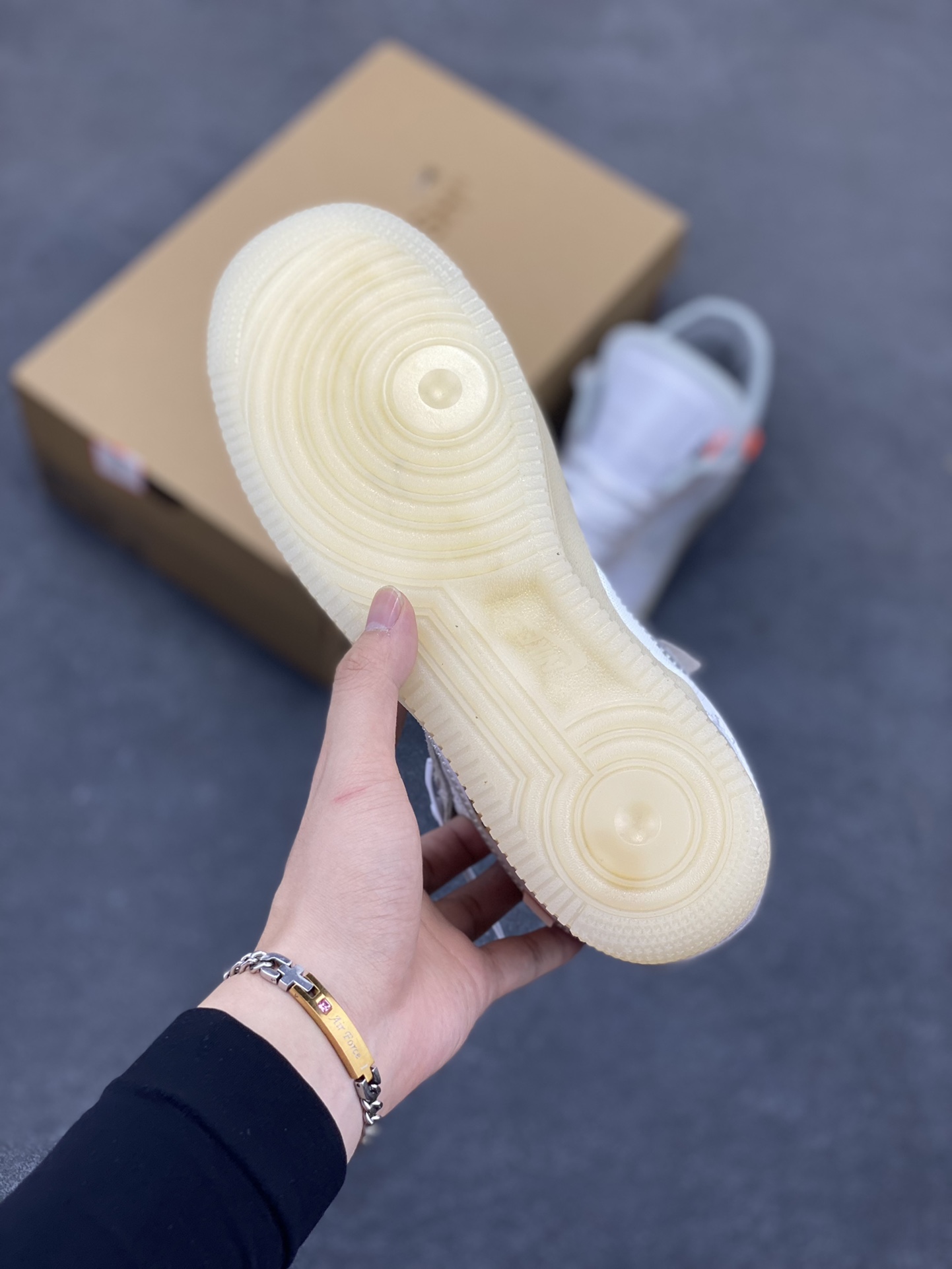 图片[5]-OFF-WHITE x NK Air Force 1 OW联名空军一号黑白#环保尼龙原配鞋带。柔软、弹性十足的缓震性能和出色的中底设计，横跨复古与现代的外型结合，造就出风靡全球三十多年的Force 1。 货号：AO4606-100 尺码：36 36.5 37.5 38 38.5 39 40 40.5 41 42 42.5 43 44 44.5 45-选品中心