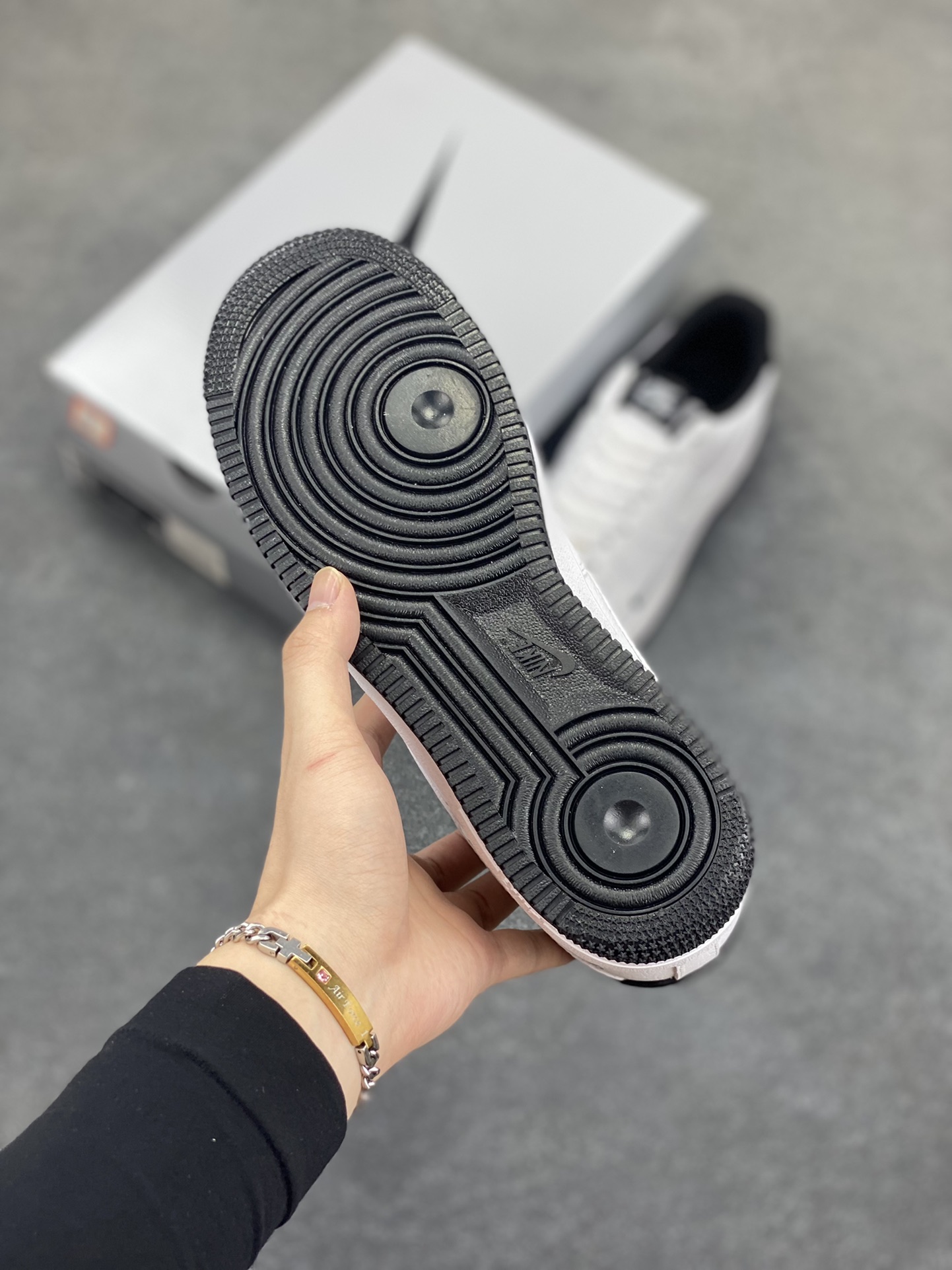 图片[5]-Undefeated x Nike Air Force 1 Low 白黑 空军一号低帮休闲板鞋 定制皮料 原装定制鞋盒 细节满满 原楦头原纸板 内置全掌气垫 货号：ZH0316-102 尺码：36 36.5 37.5 38 38.5 39 40 40.5 41 42 42.5 43 44 44.5 45-选品中心