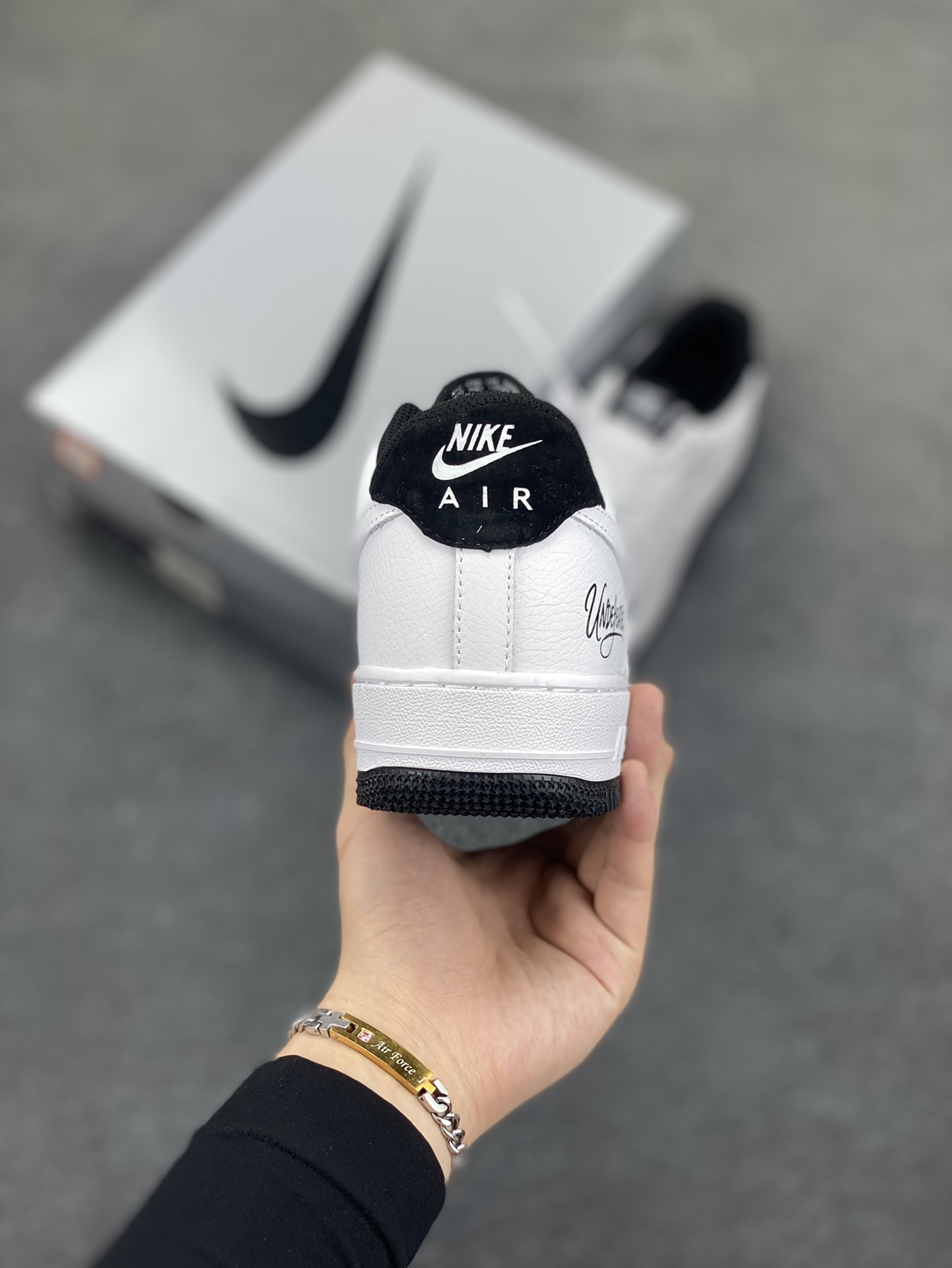 图片[4]-Undefeated x Nike Air Force 1 Low 白黑 空军一号低帮休闲板鞋 定制皮料 原装定制鞋盒 细节满满 原楦头原纸板 内置全掌气垫 货号：ZH0316-102 尺码：36 36.5 37.5 38 38.5 39 40 40.5 41 42 42.5 43 44 44.5 45-选品中心
