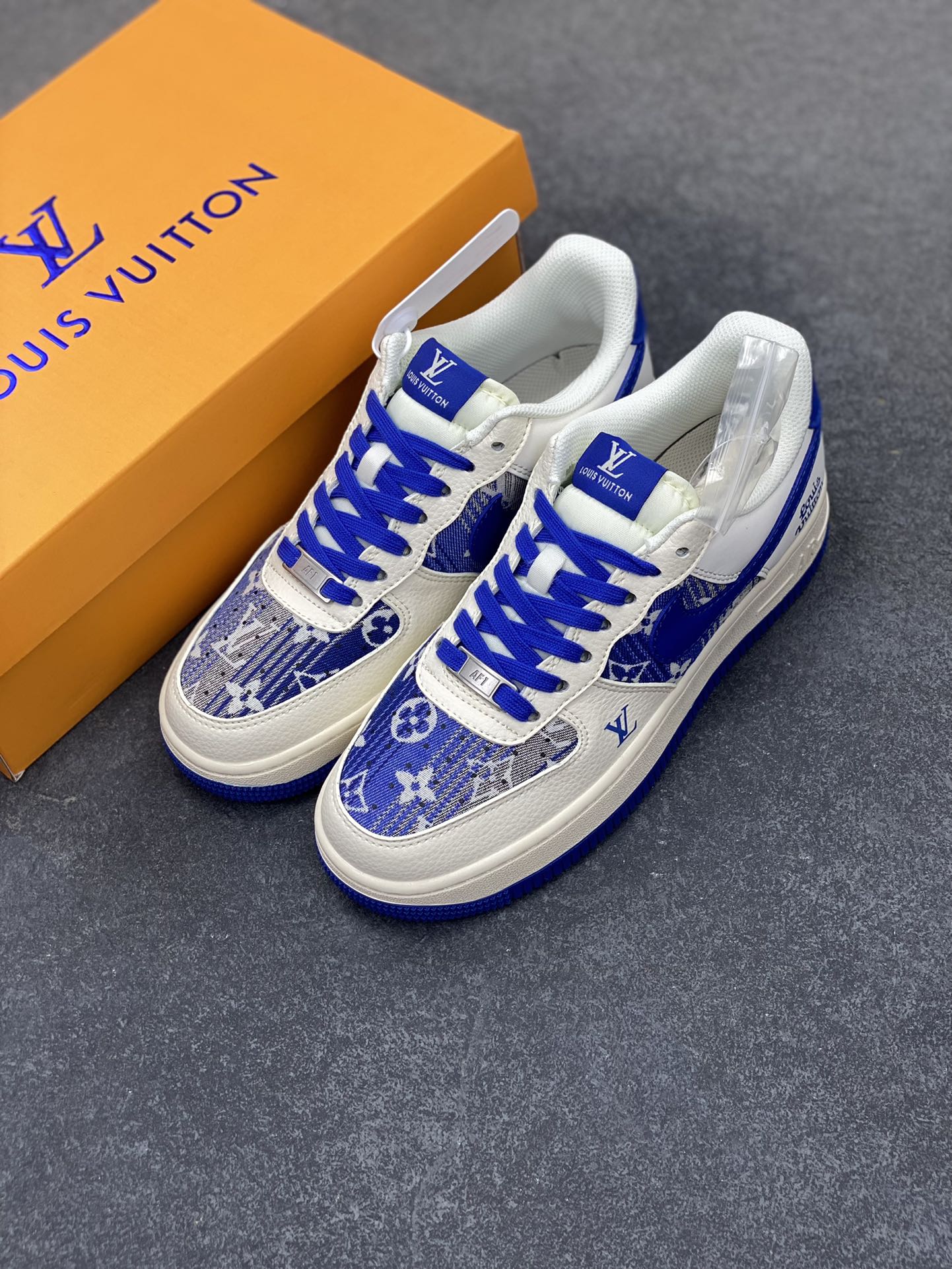 图片[8]-NIke Air Force 1 \’07 Low “LV联名——花布蓝勾”空军一号 低帮 运动鞋 休闲鞋 折边针车 工艺难度大 原楦头原纸板 原装鞋盒 定制五金配件 内置全掌气垫 原厂鞋底 货号：XS1958-584 尺码：36 36.5 37.5 38 38.5 39 40 40.5 41 42 42.5 43 44 44.5 45-选品中心