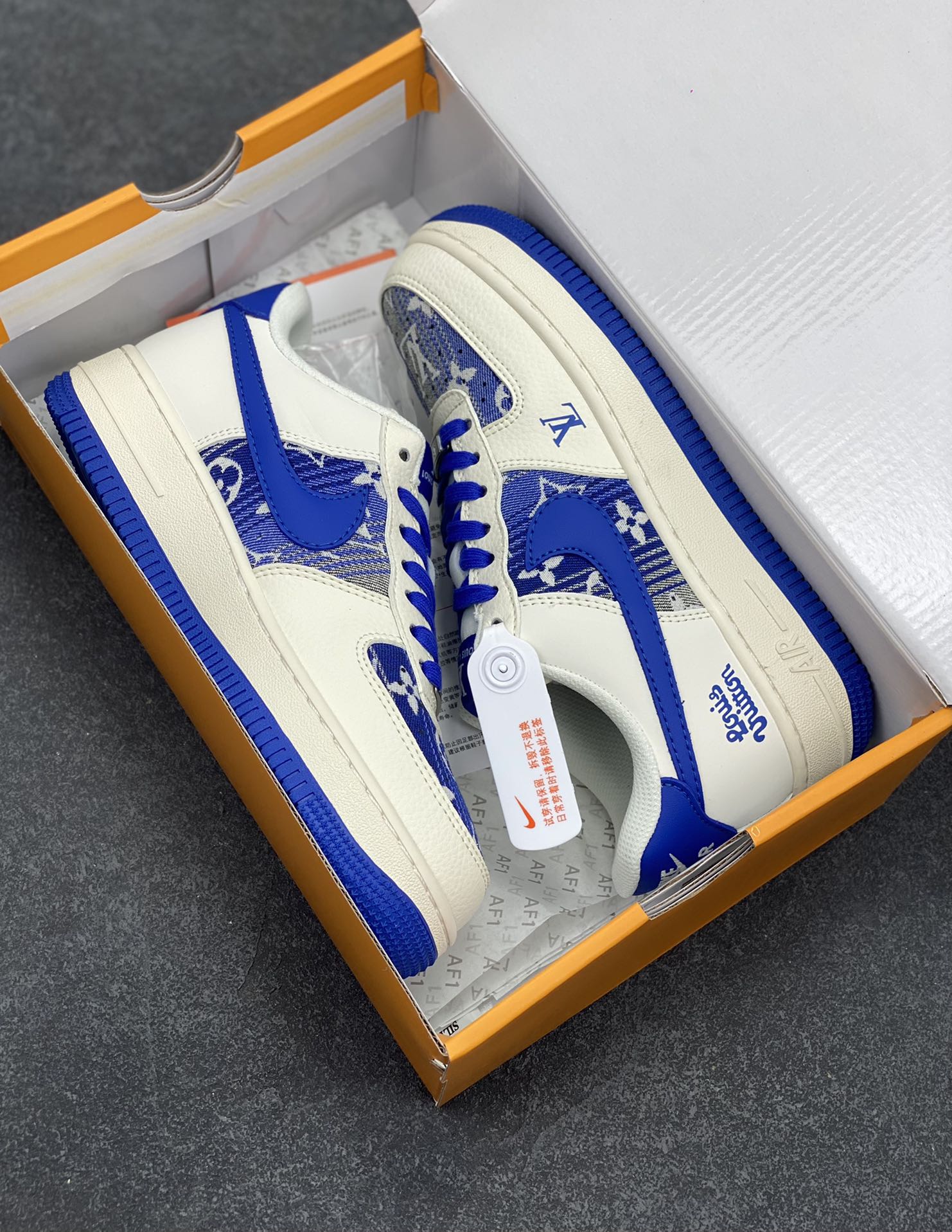 图片[9]-NIke Air Force 1 \’07 Low “LV联名——花布蓝勾”空军一号 低帮 运动鞋 休闲鞋 折边针车 工艺难度大 原楦头原纸板 原装鞋盒 定制五金配件 内置全掌气垫 原厂鞋底 货号：XS1958-584 尺码：36 36.5 37.5 38 38.5 39 40 40.5 41 42 42.5 43 44 44.5 45-选品中心