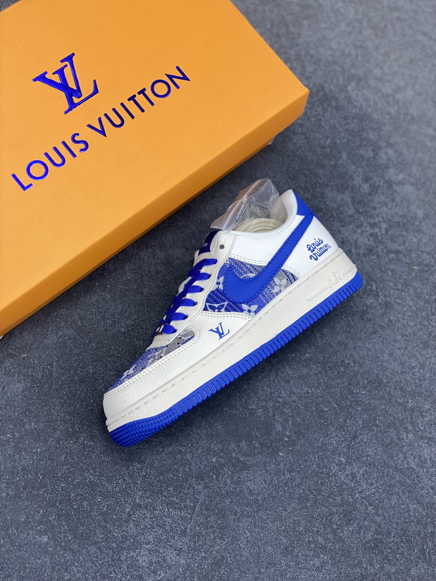图片[7]-NIke Air Force 1 \’07 Low “LV联名——花布蓝勾”空军一号 低帮 运动鞋 休闲鞋 折边针车 工艺难度大 原楦头原纸板 原装鞋盒 定制五金配件 内置全掌气垫 原厂鞋底 货号：XS1958-584 尺码：36 36.5 37.5 38 38.5 39 40 40.5 41 42 42.5 43 44 44.5 45-选品中心