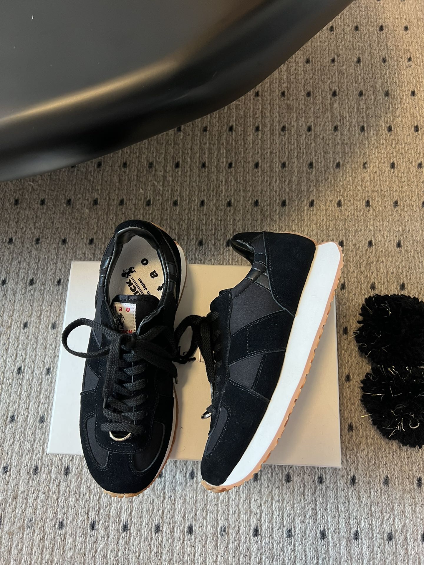 代购级
tao x patrick 联名款毛球休闲鞋

基本随处可见!但随处可见的是它家的那些经典款!这