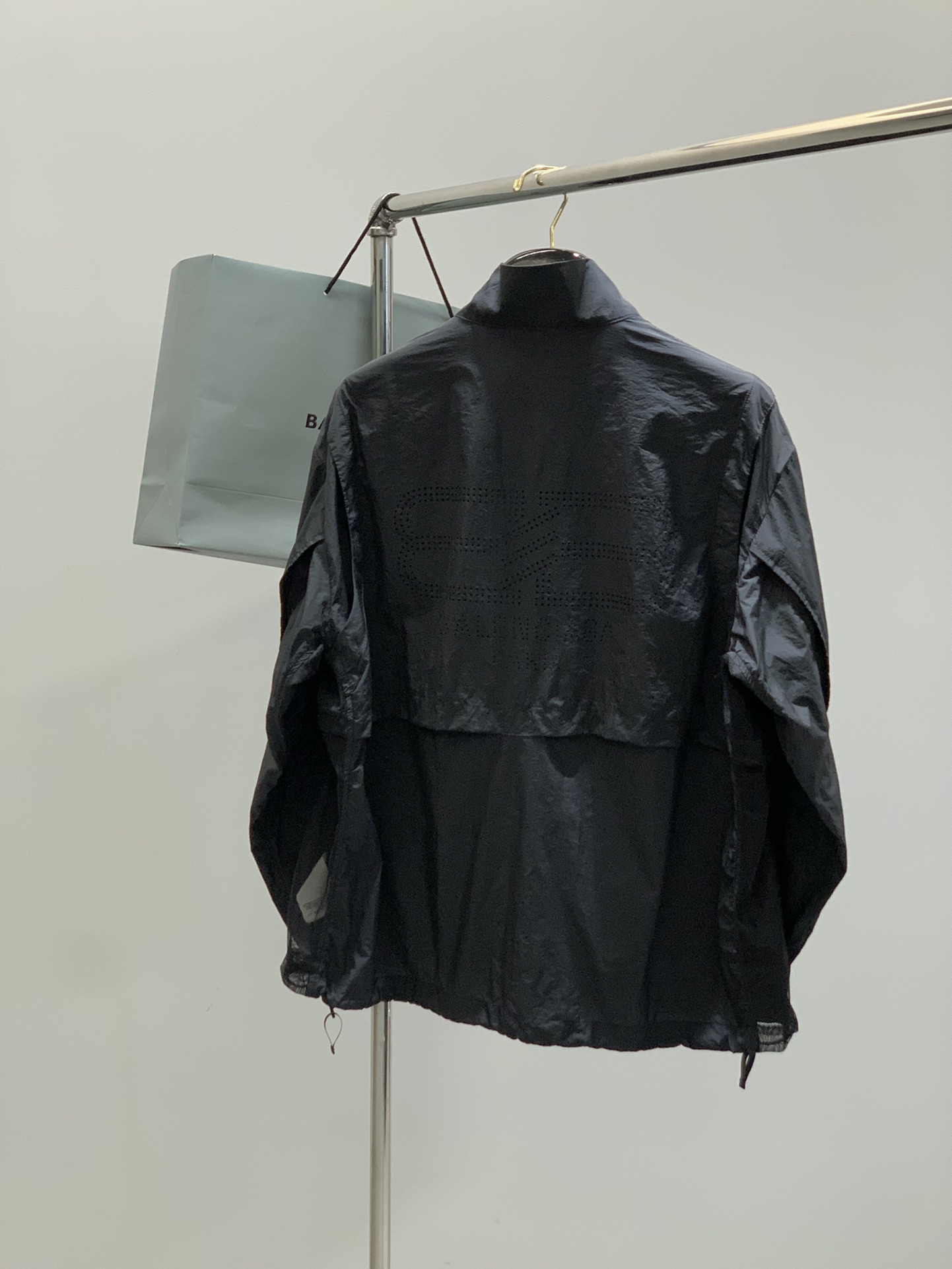 Paris Family’s High-Quality Exhaust Fan Dress with Hidden Vents and Comfortable Fit - 图片 2