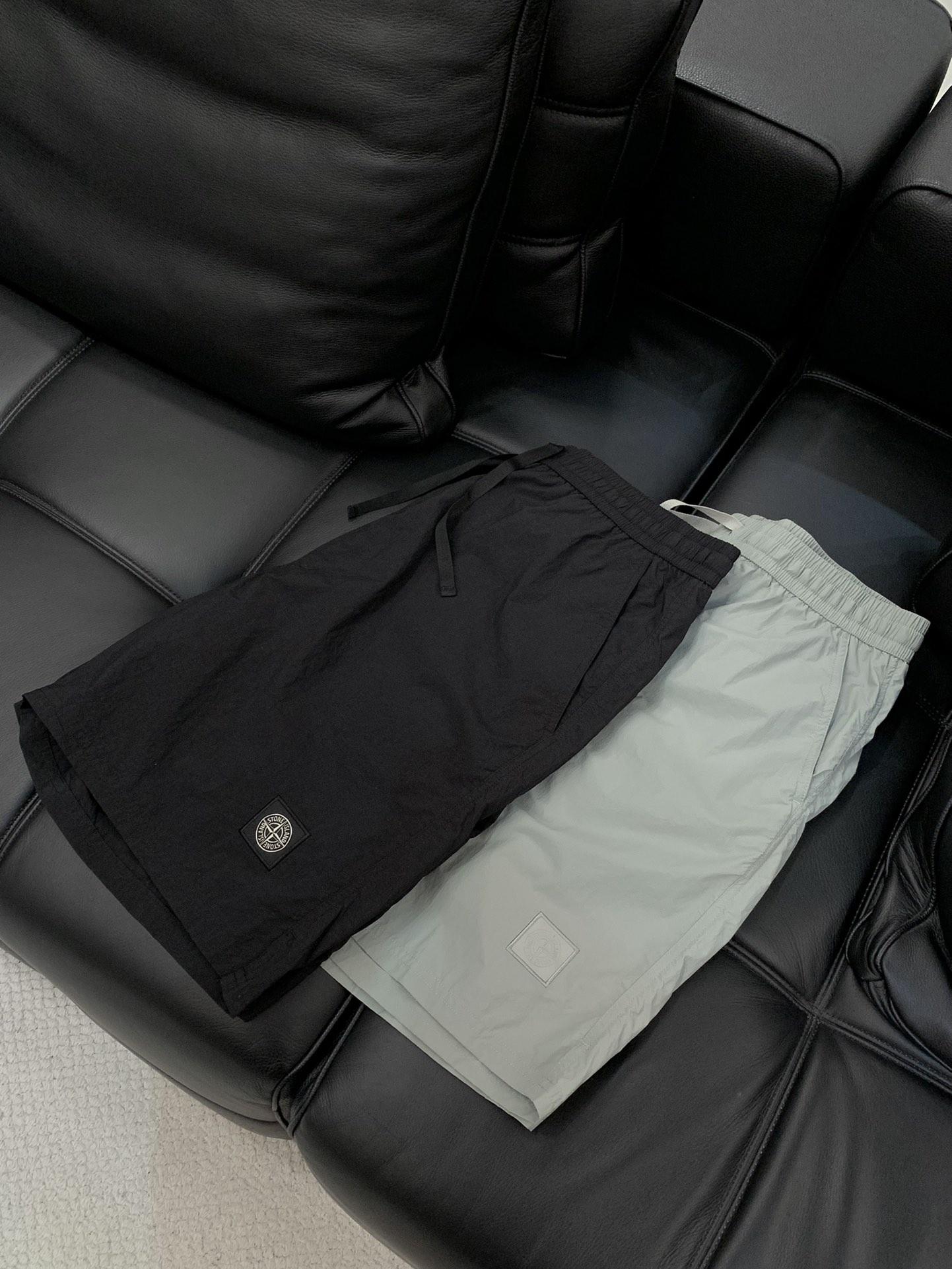 Stone Island Sand Shorts: Classic Style, Polyester Fabric, Customized Sizes Available. - 图片 9