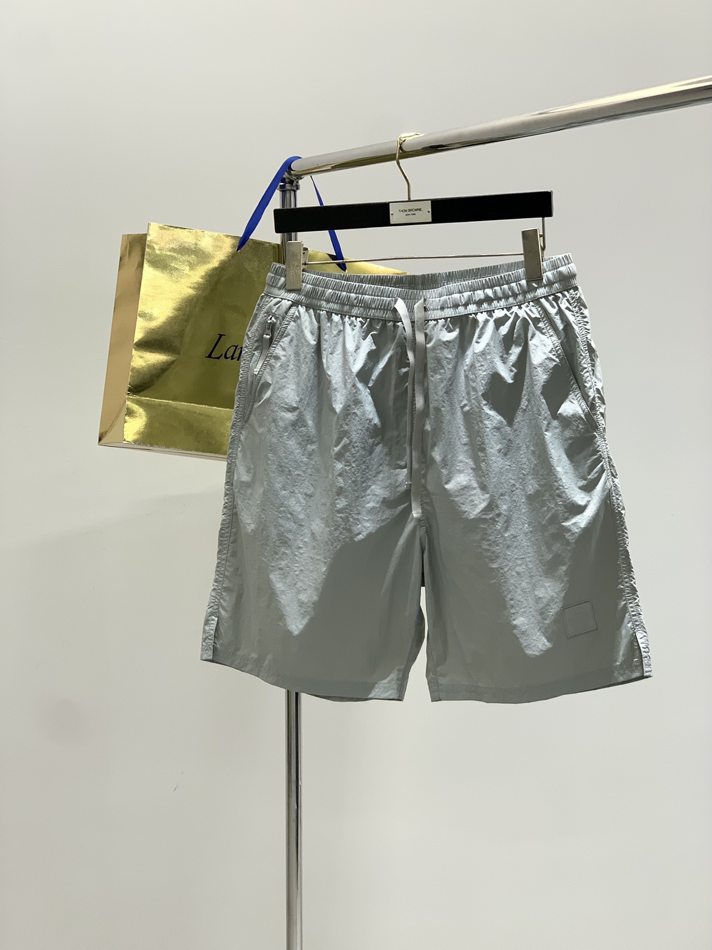 Stone Island Polyester Shorts: Classic Style, Customized Versions Available, International Orders. - 图片 1