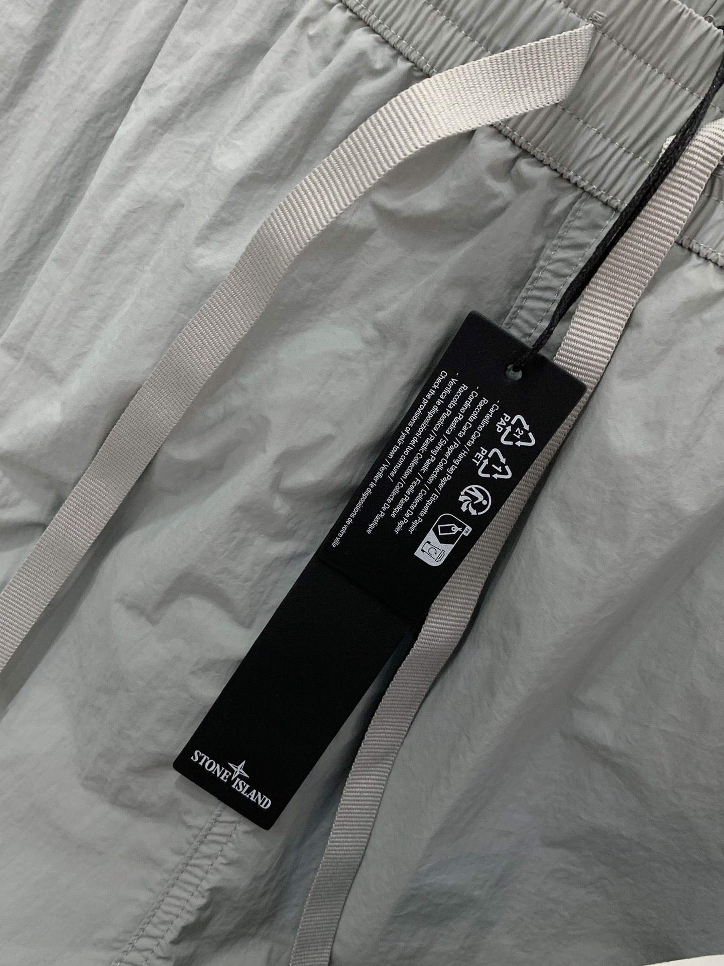 Stone Island Polyester Shorts: Classic Style, Customized Versions Available, International Orders. - 图片 6