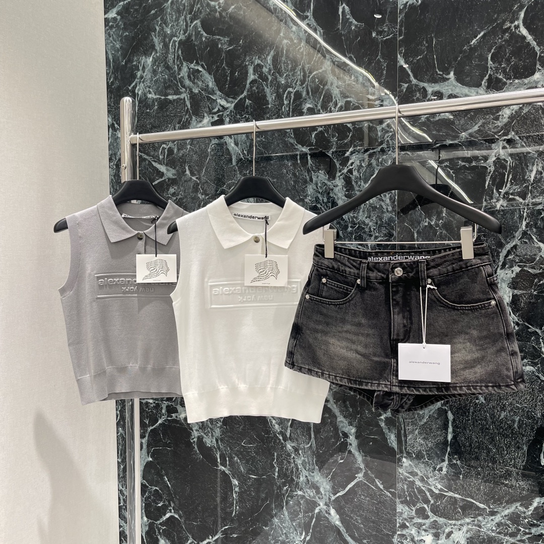 Fashion Update: Single Female Suit with Short Jeans and Half Skirts - 图片 9