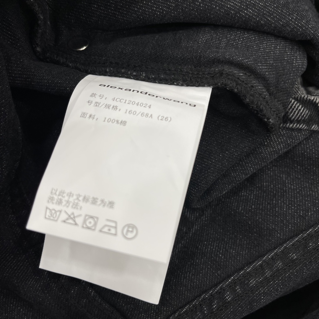 Fashion Update: Single Female Suit with Short Jeans and Half Skirts - 图片 6