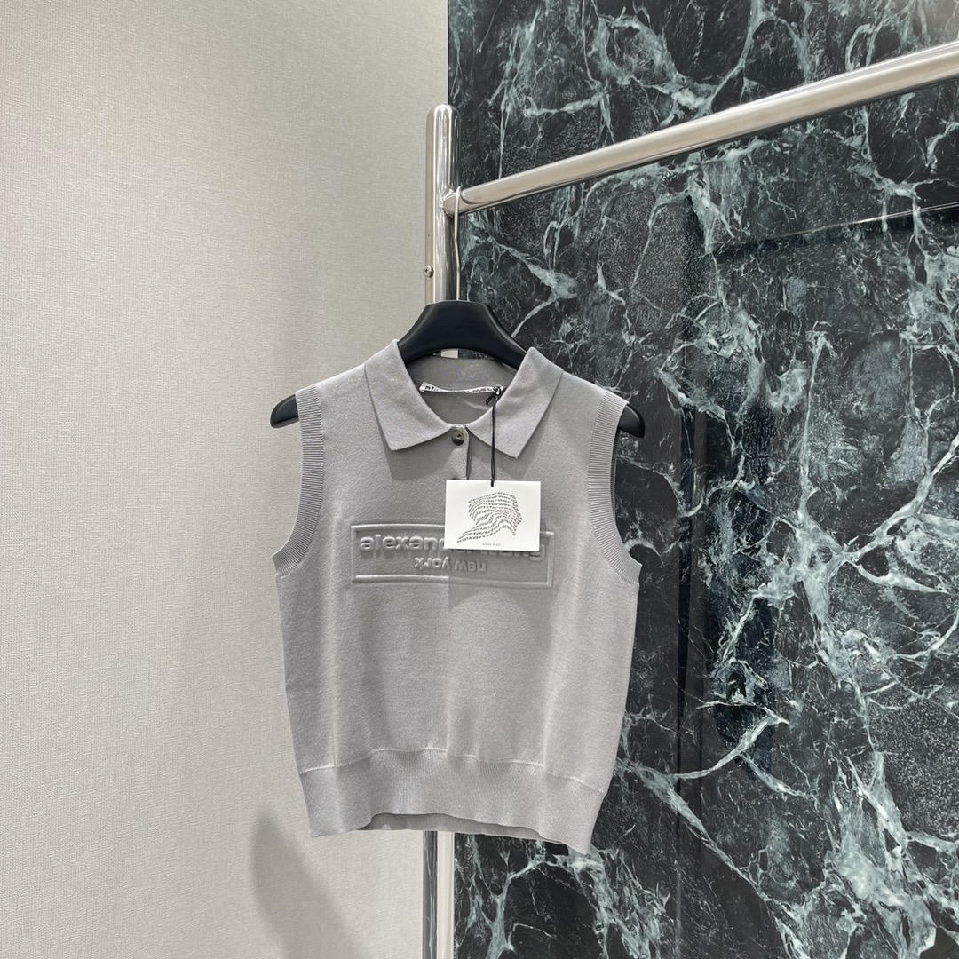Stylish Single-Size Female Suit with Unique Design and Loose Fit - 图片 2