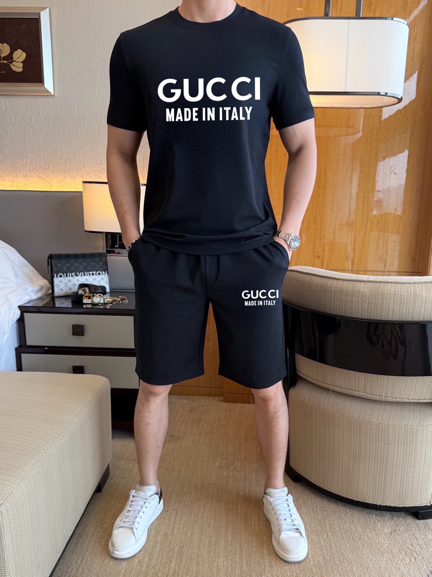 Gucci 品牌【GUCCI 古奇】 2025新款男士短袖短裤套装 销售 市面高端版本 手感细腻柔软 让你穿着更加舒适 立体裁剪版型超赞 尺码:M-5XL下单请报身高体重